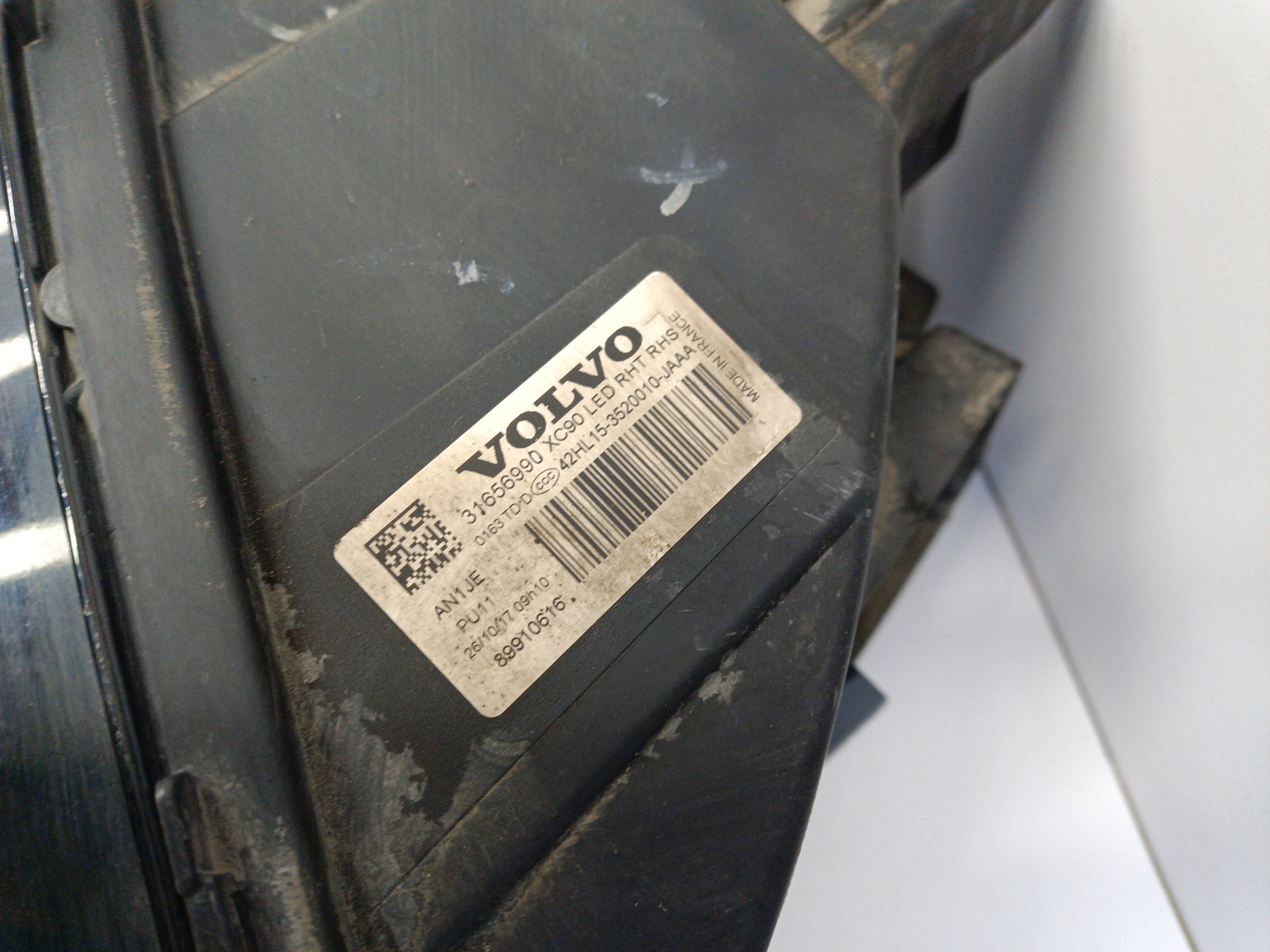 Фара передняя правая Volvo XC90 2 LED