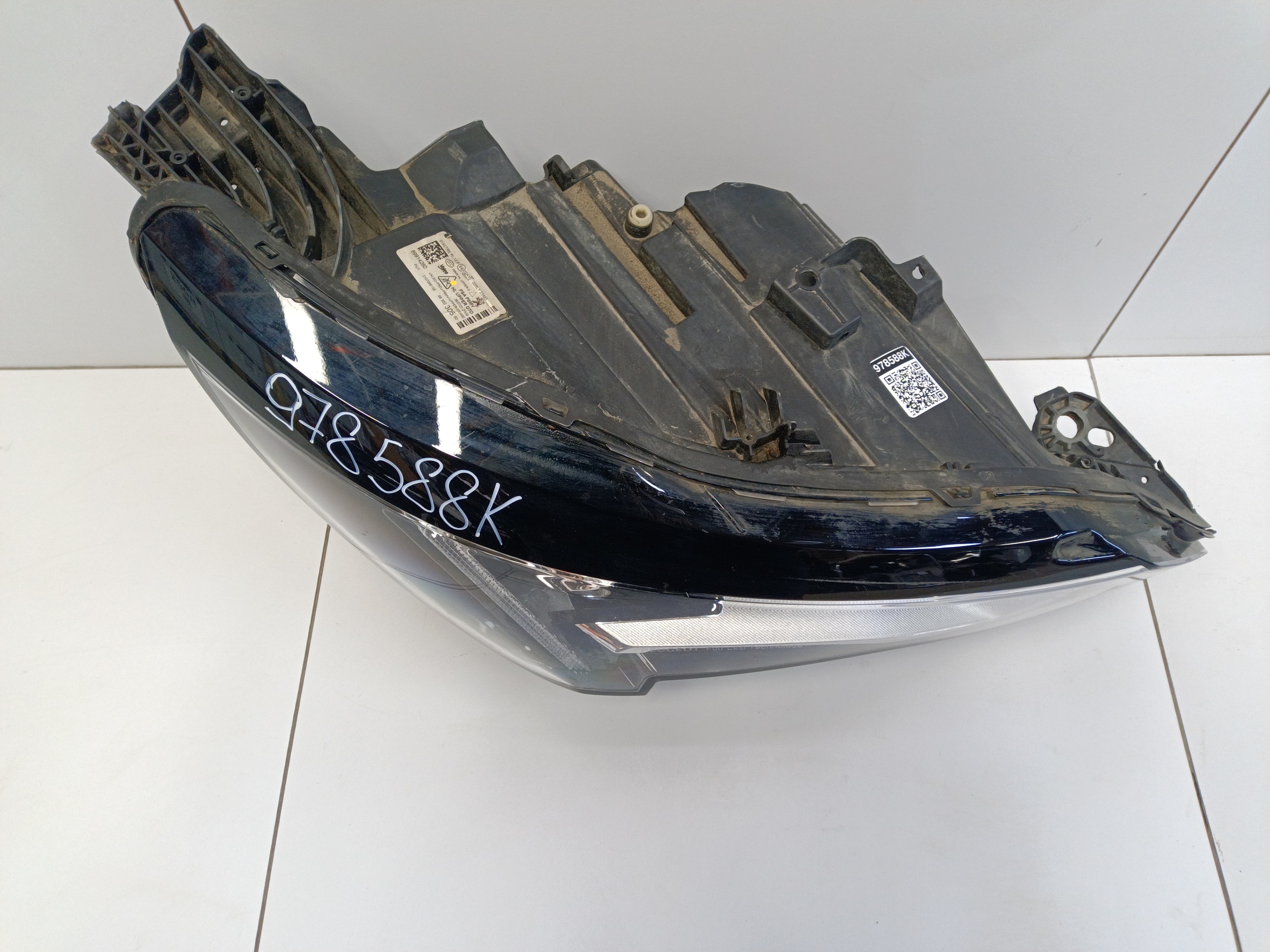 Фара передняя правая Peugeot 3008 2 Restail