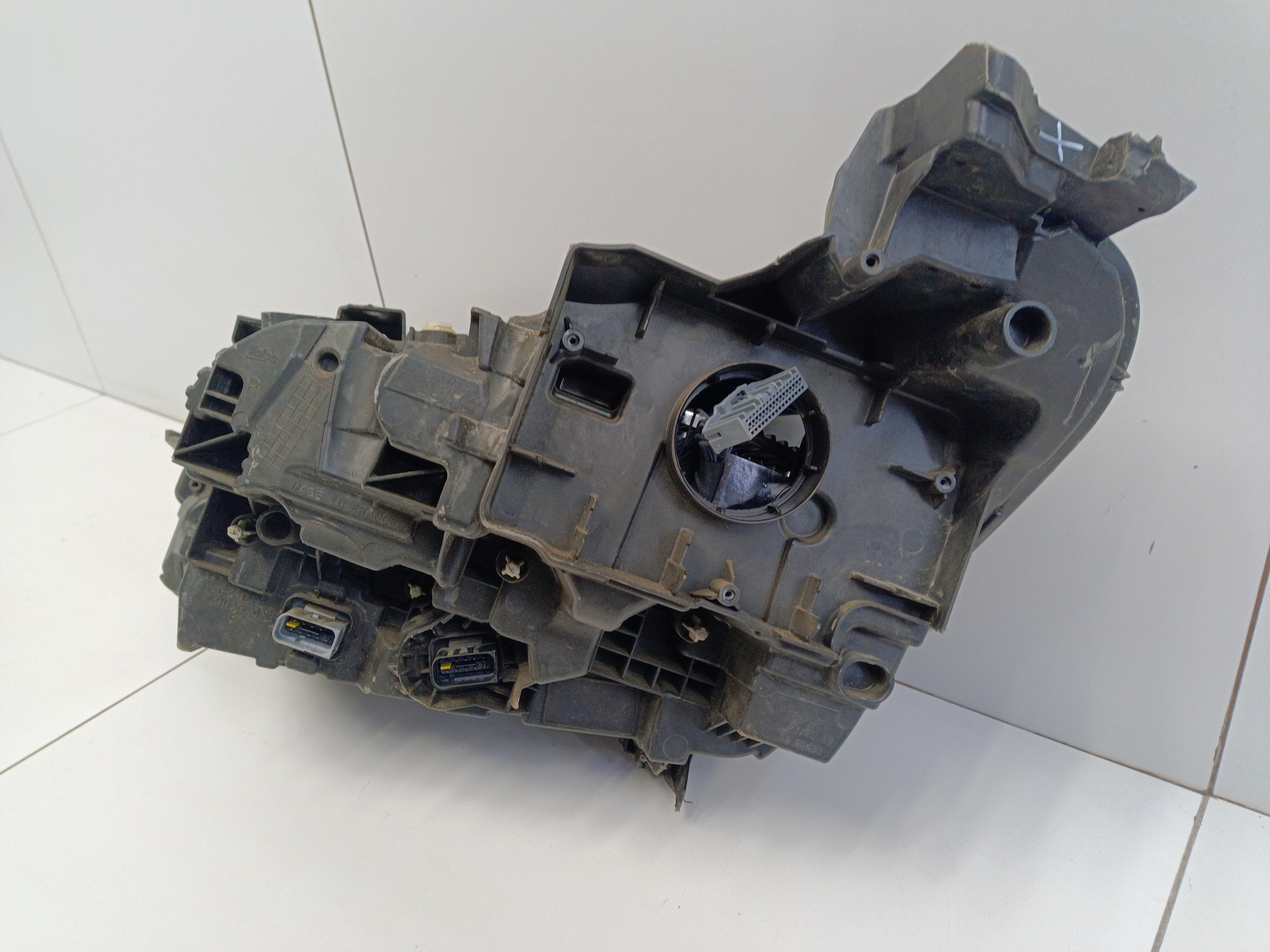 Фара передняя правая Peugeot 3008 2 Restail