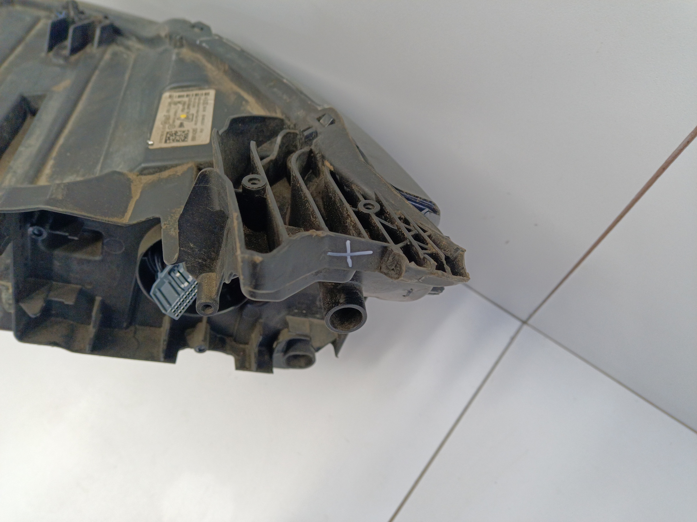 Фара передняя правая Peugeot 3008 2 Restail