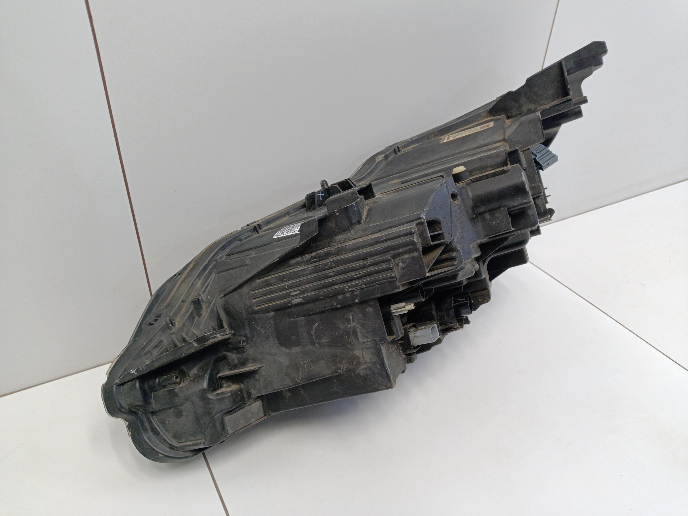 Фара передняя правая Peugeot 3008 2 Restail