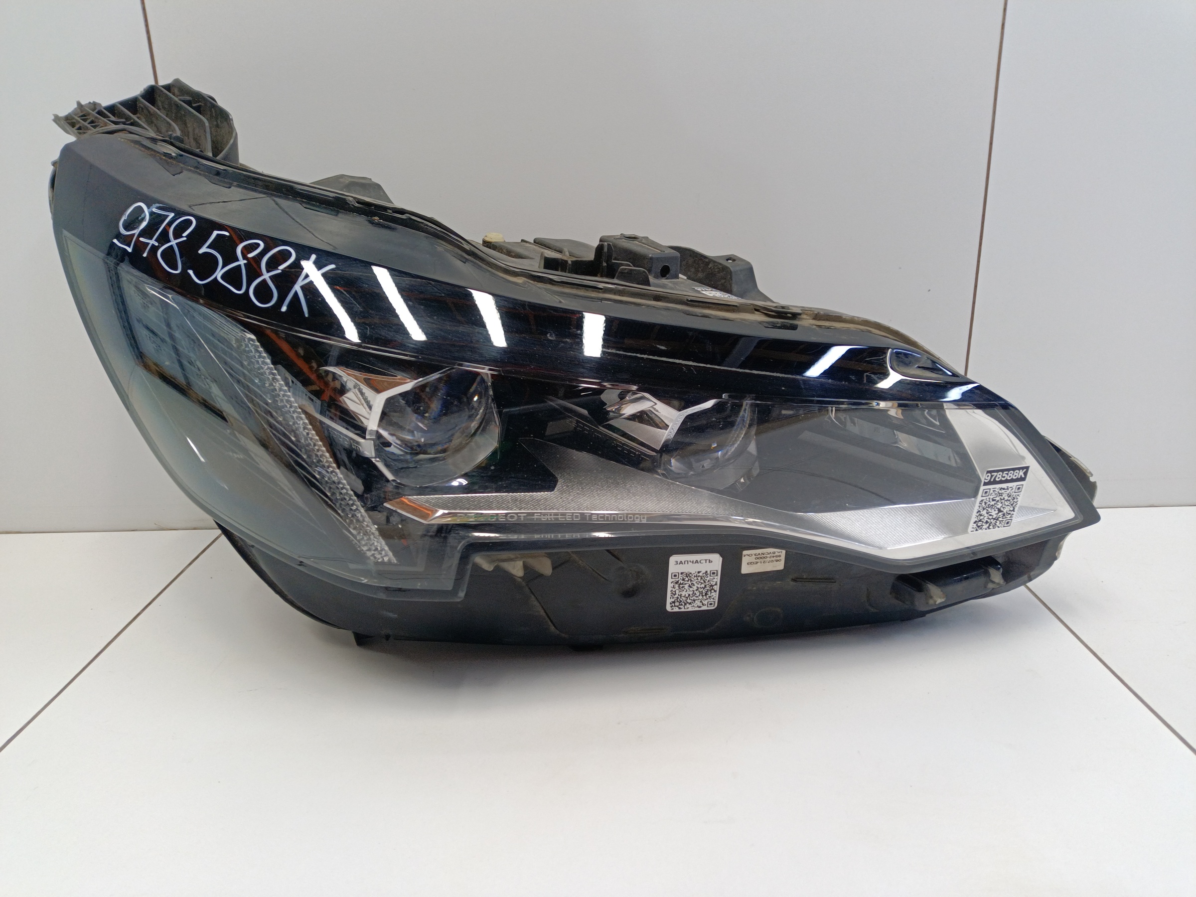 Фара передняя правая Peugeot 3008 2 Restail