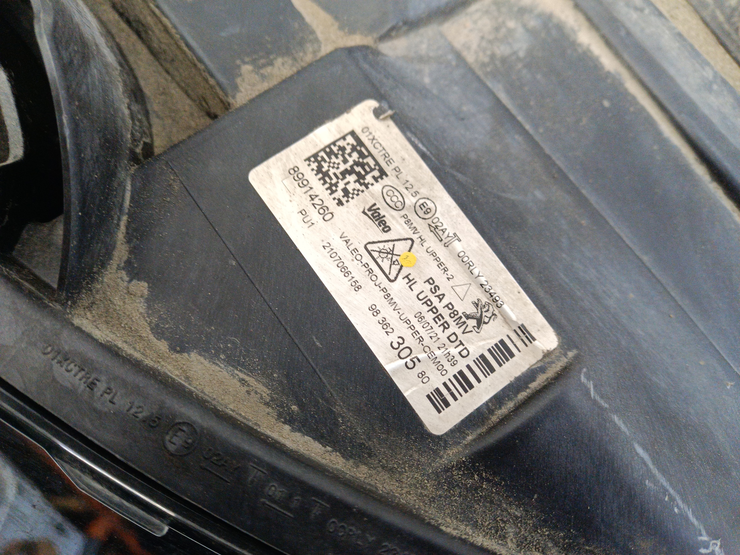 Фара передняя правая Peugeot 3008 2 Restail