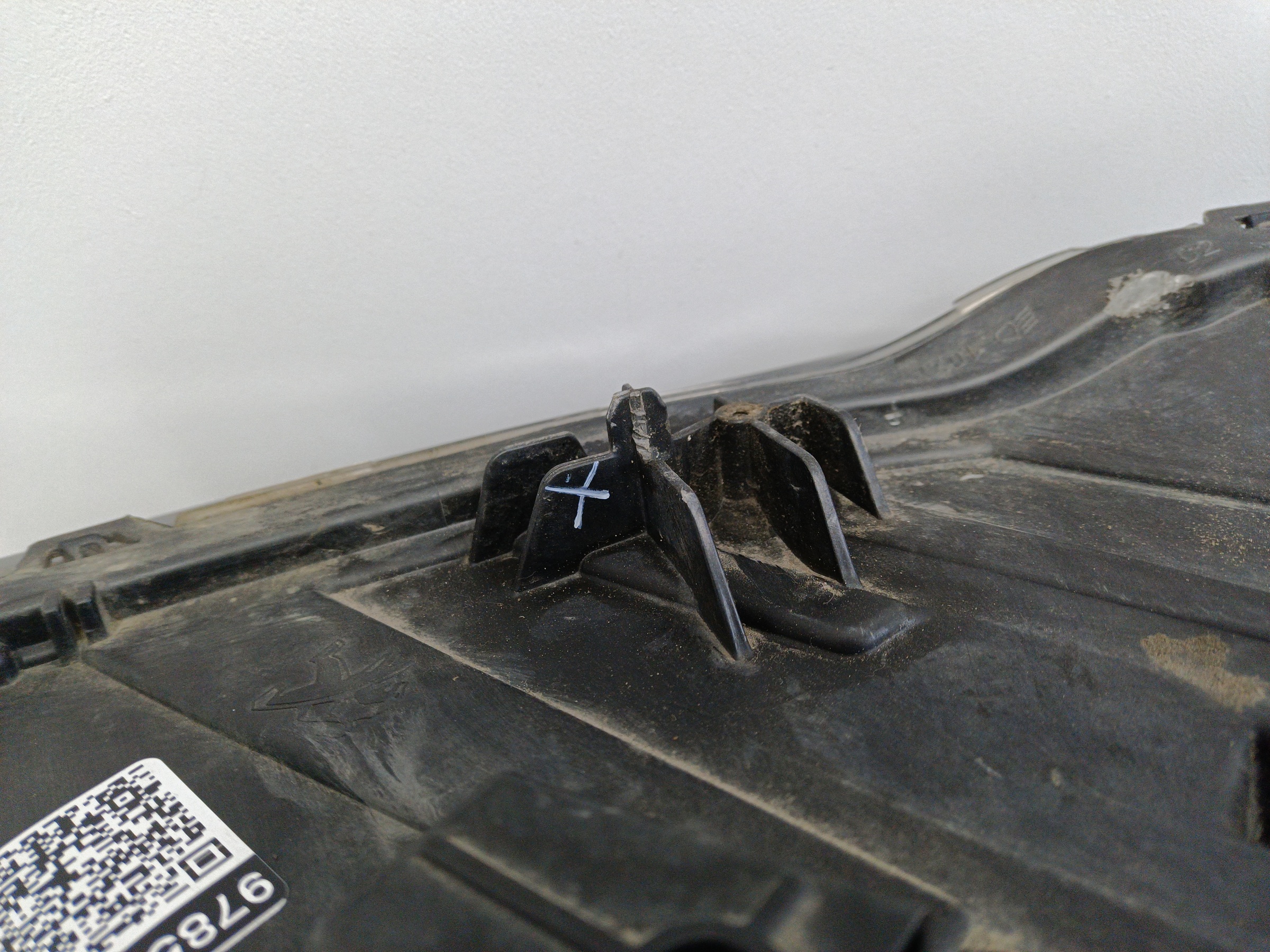 Фара передняя правая Peugeot 3008 2 Restail