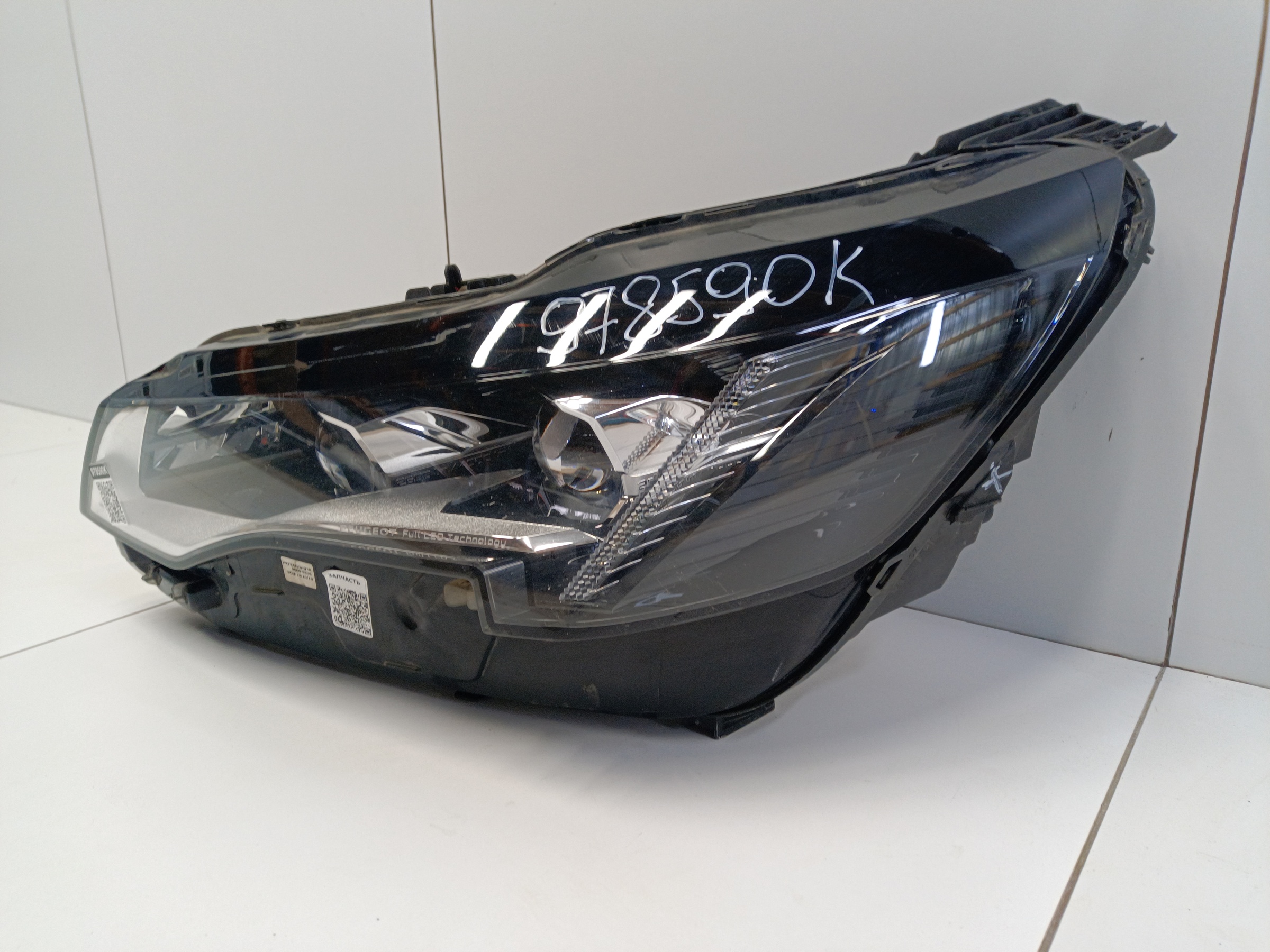 Фара передняя левая Peugeot 3008 2 Restail