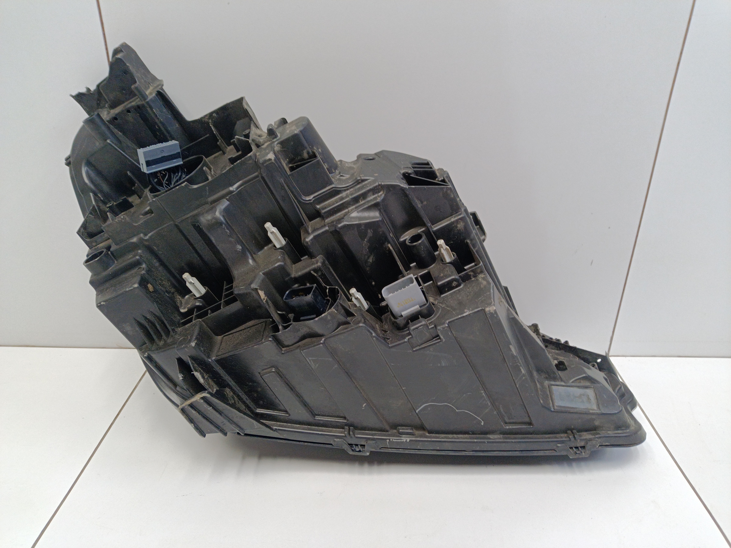 Фара передняя левая Peugeot 3008 2 Restail