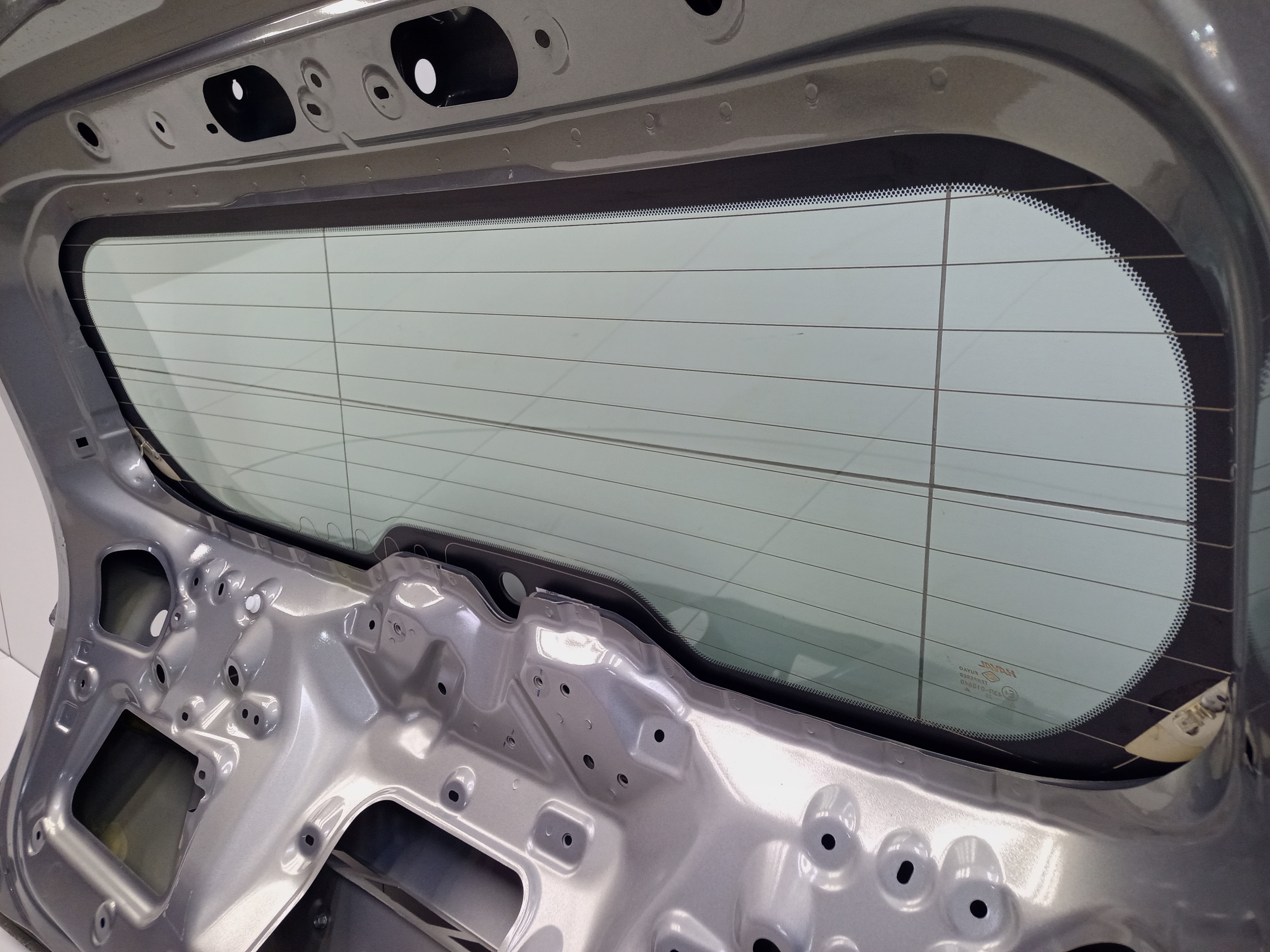 Стекло крышки багажника Haval Jolion