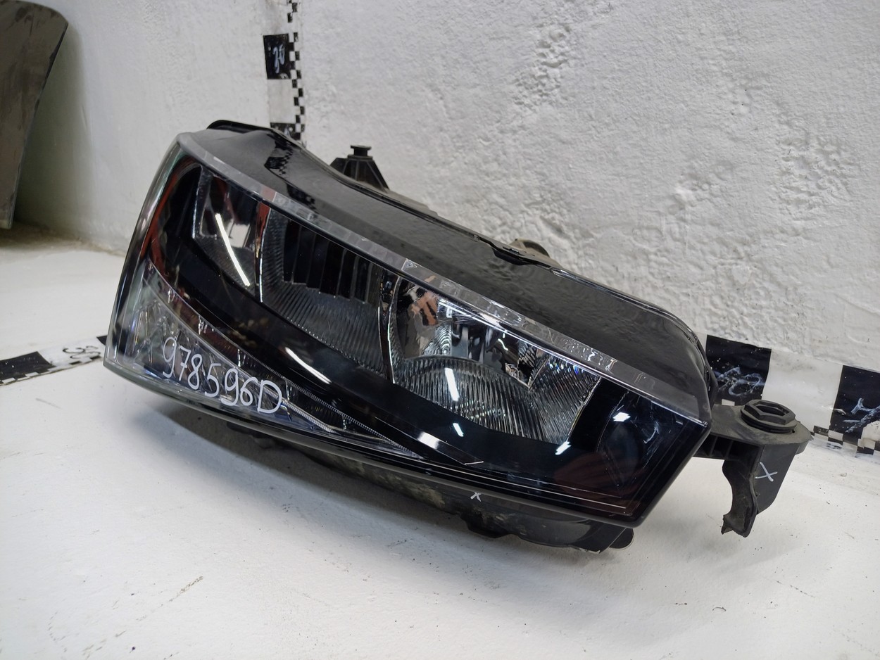 Фара передняя правая Skoda Rapid 2 LED