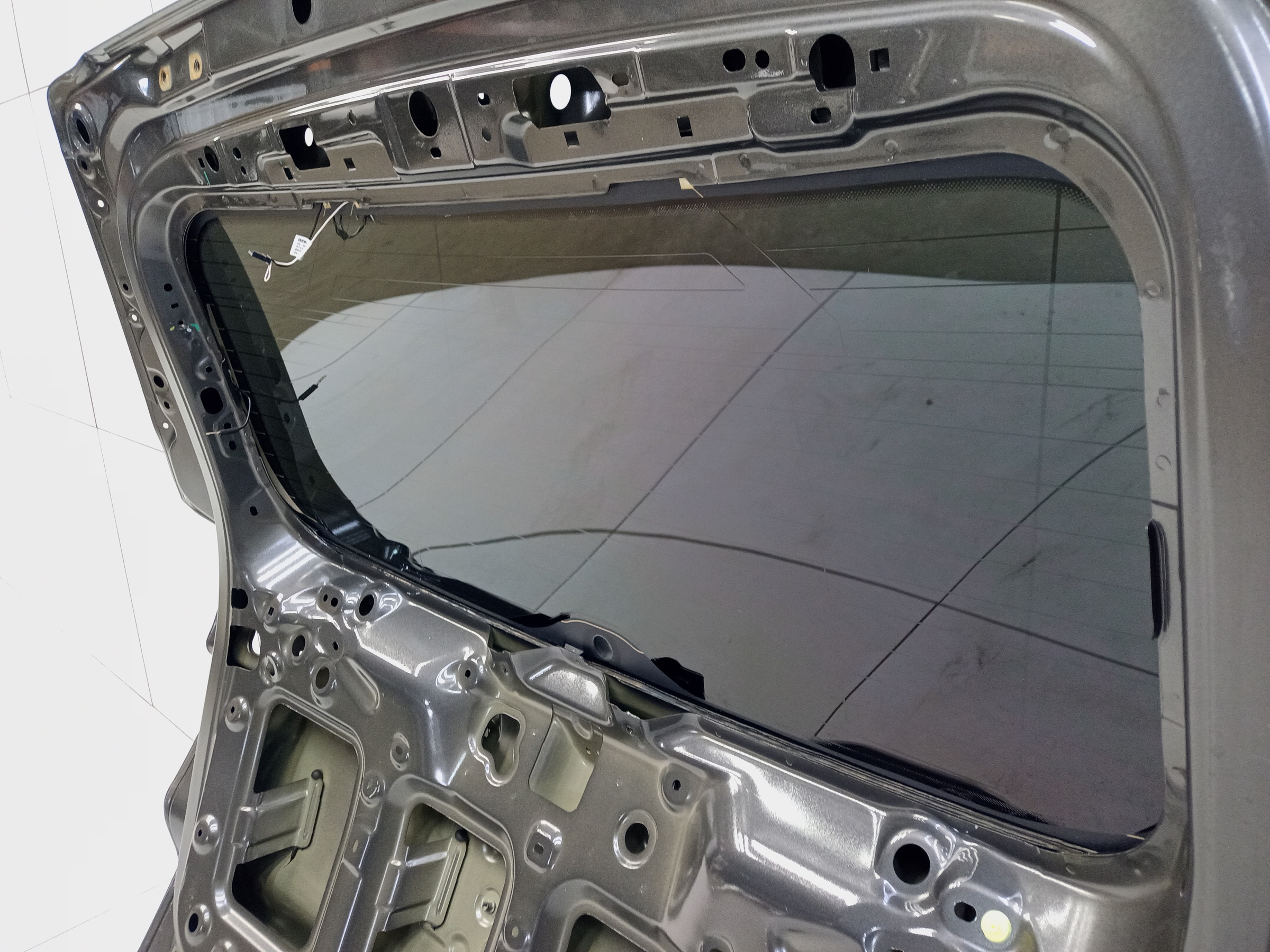 Стекло крышки багажника Geely Atlas Pro