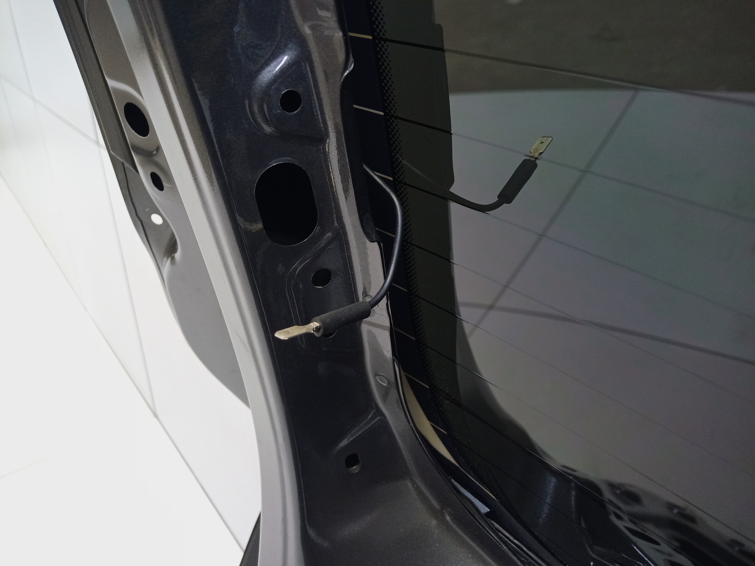 Стекло крышки багажника Geely Atlas Pro