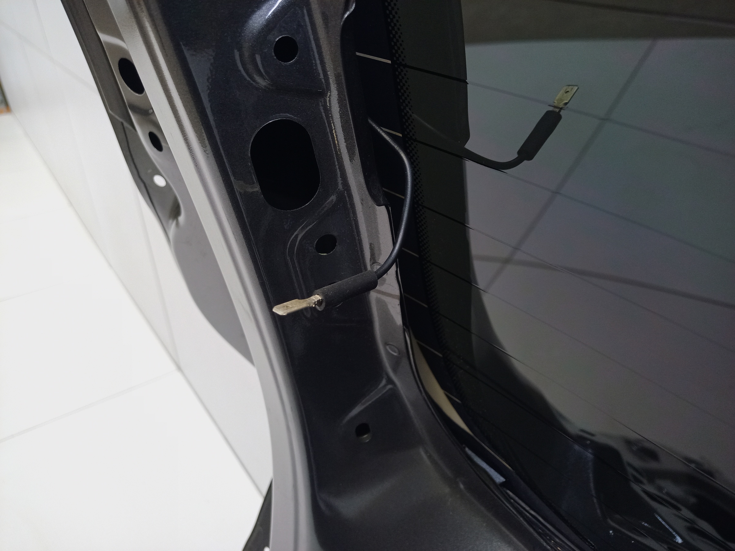 Стекло крышки багажника Geely Atlas Pro