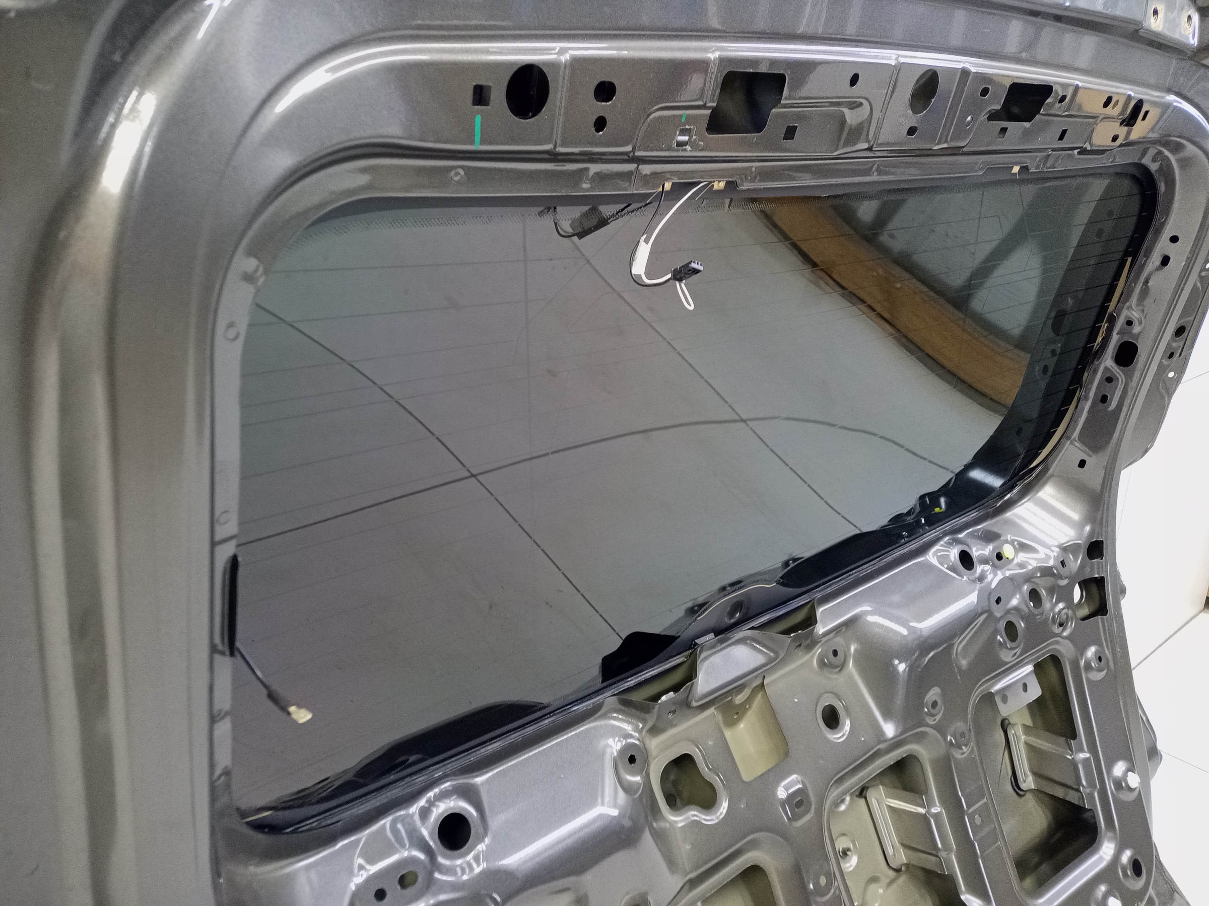 Стекло крышки багажника Geely Atlas Pro