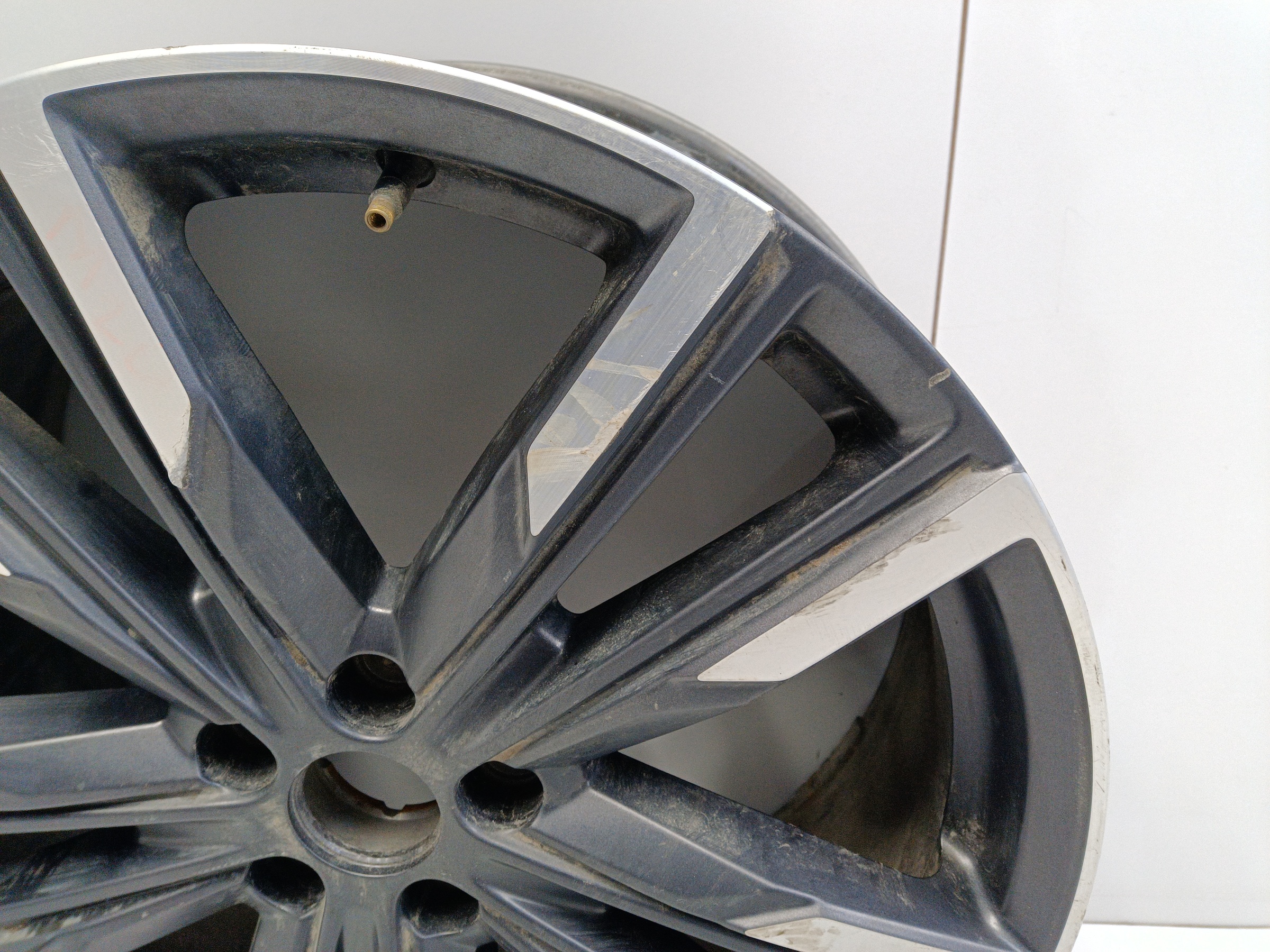 Диск колеса литой Geely Monjaro R20