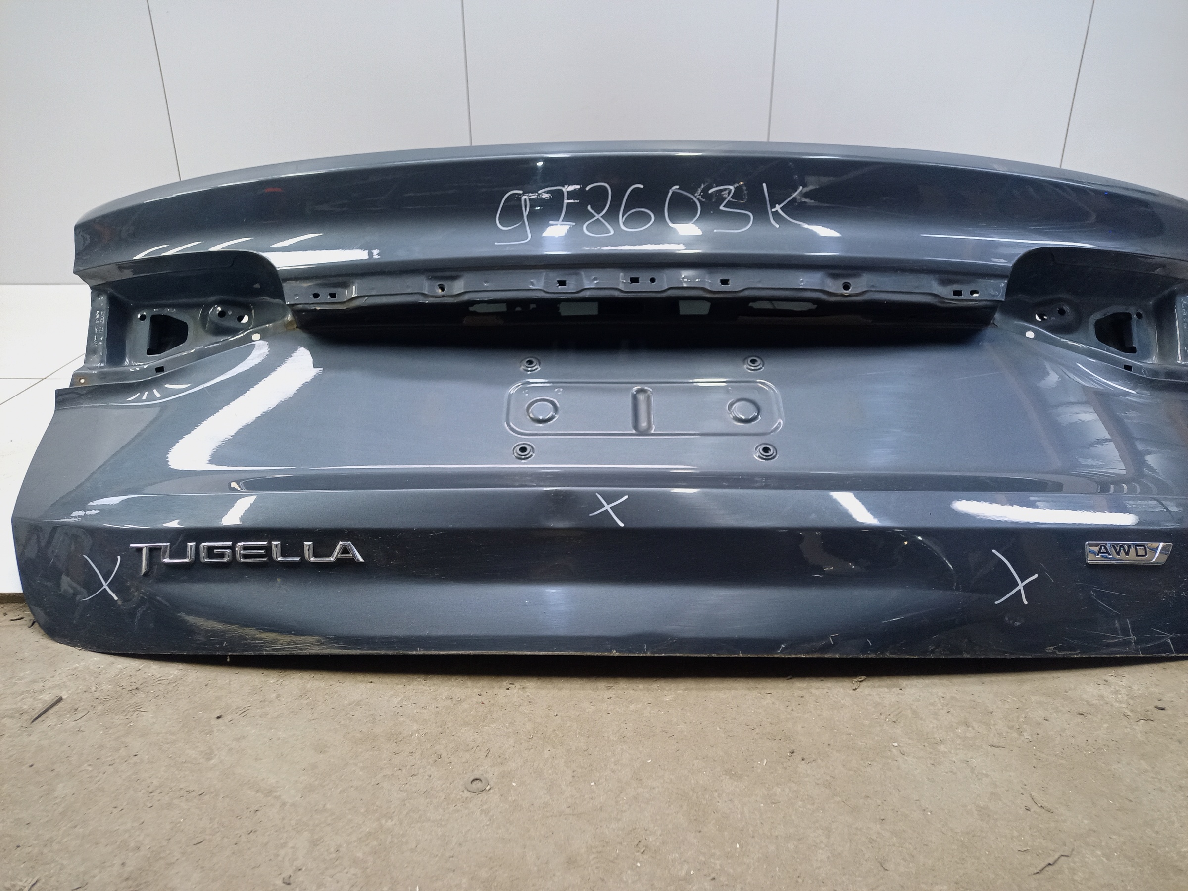 Крышка багажника Geely Tugella