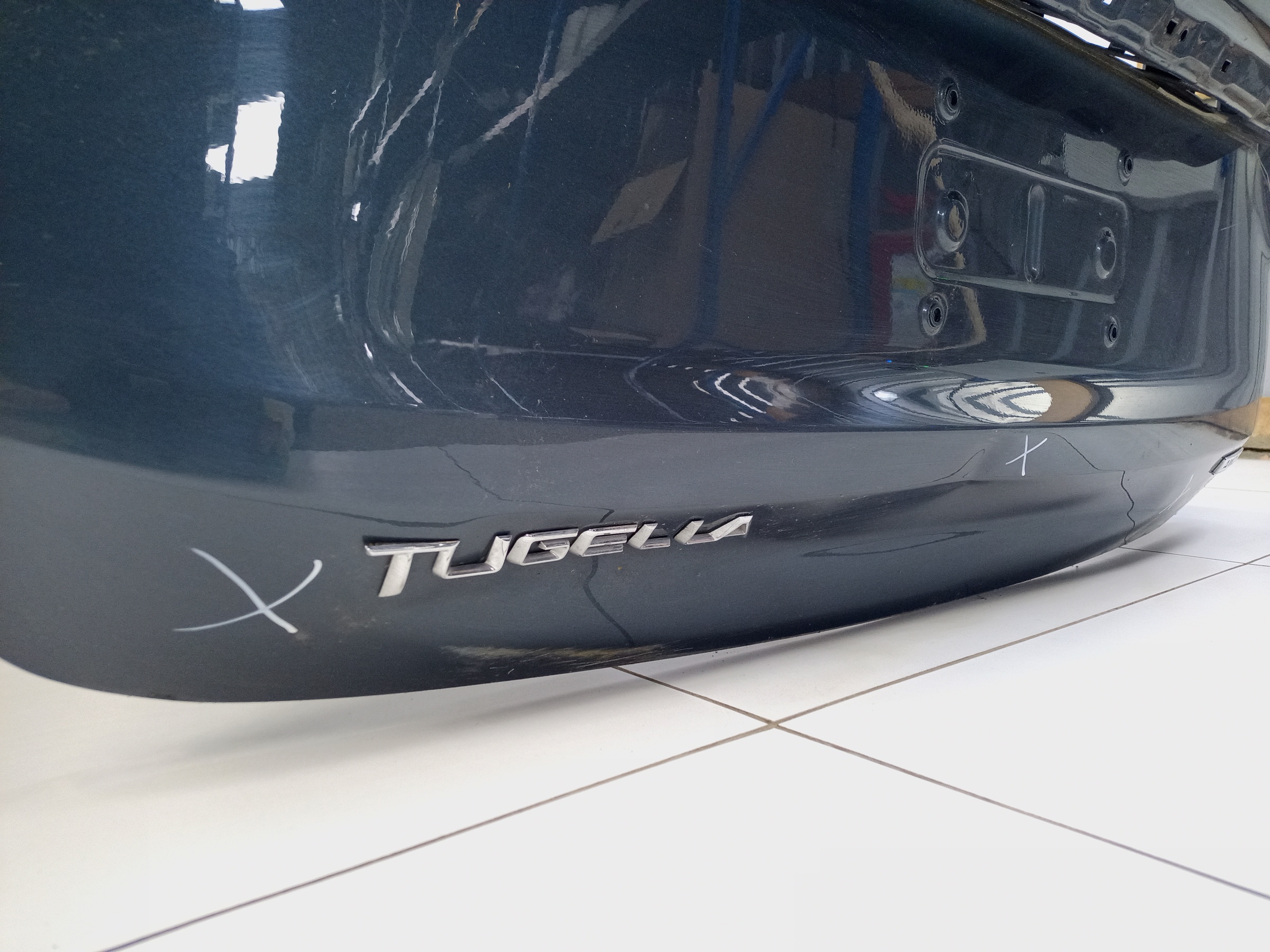 Крышка багажника Geely Tugella