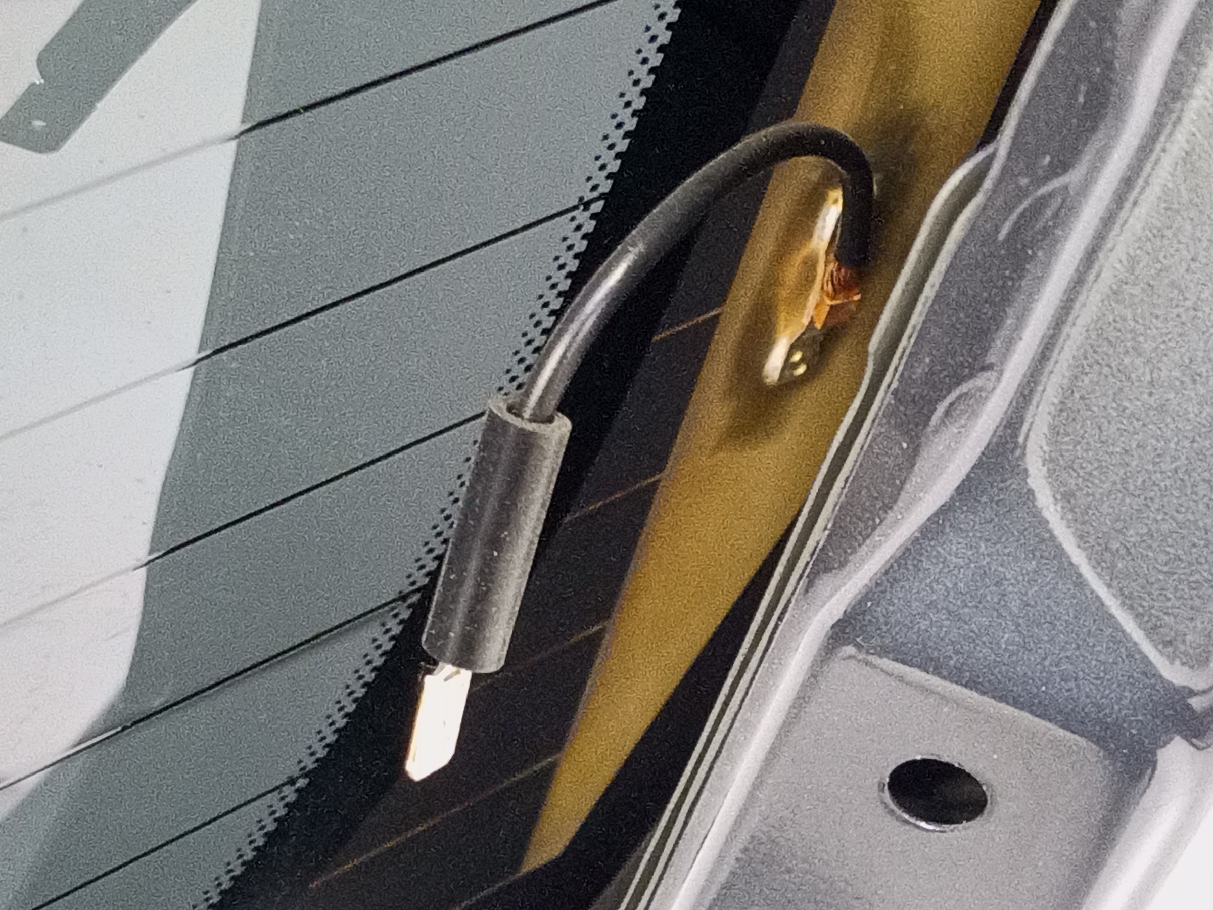 Крышка багажника Geely Tugella