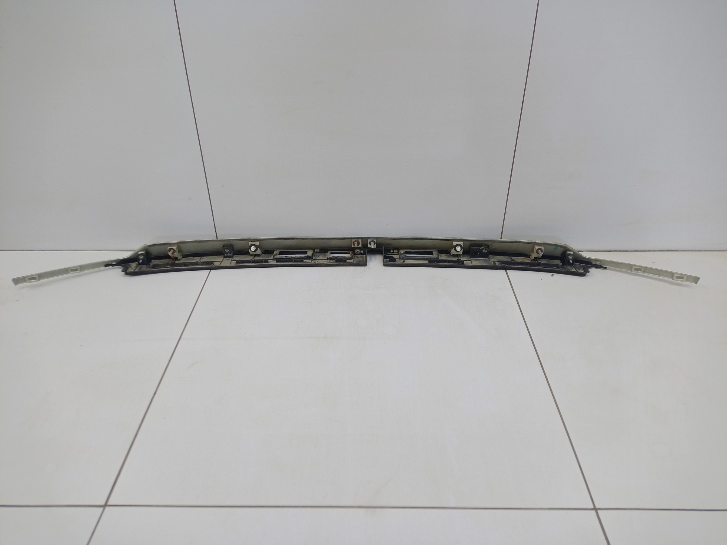 Накладка крышки багажника под покраску Geely Coolray