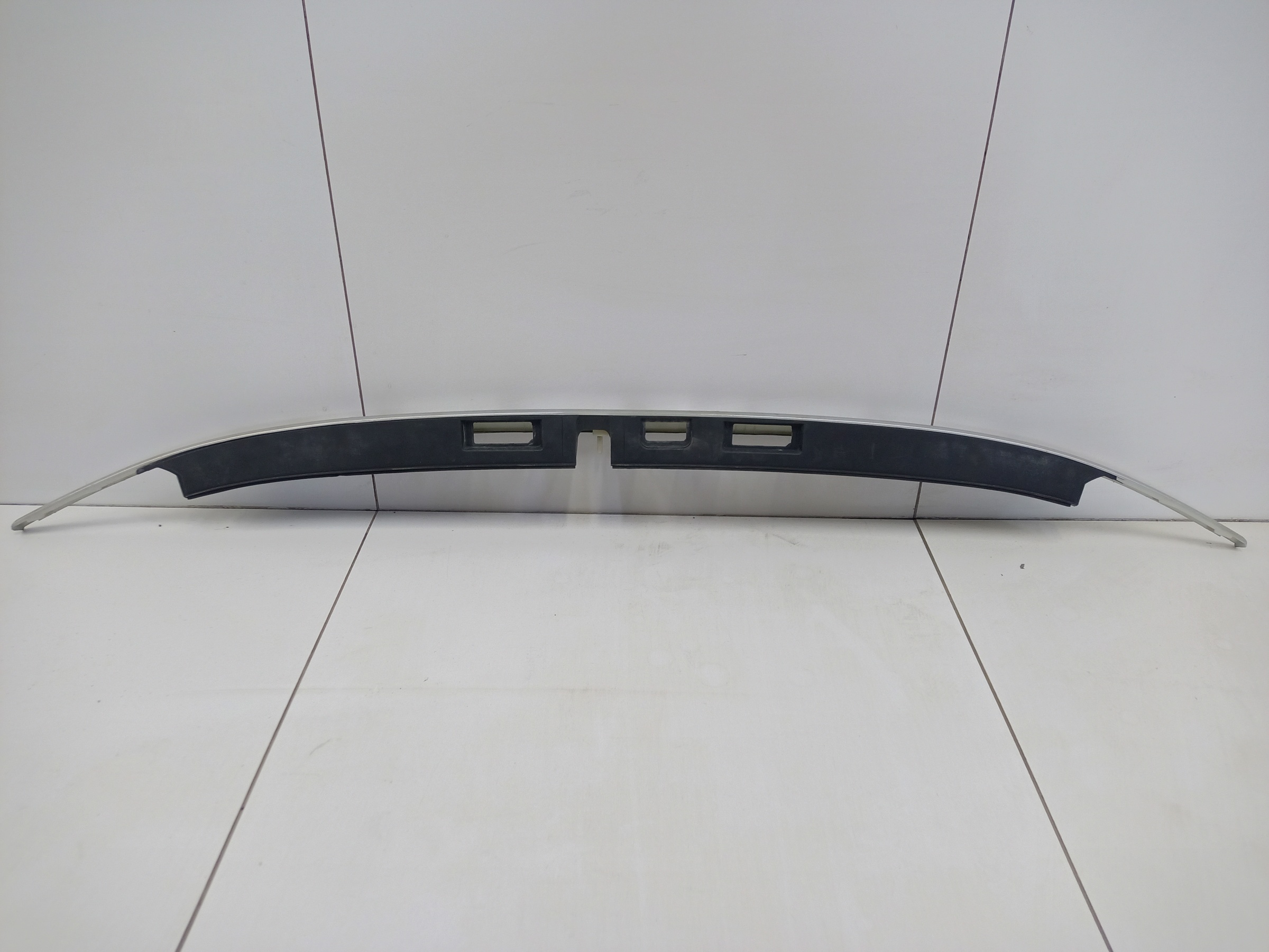 Накладка крышки багажника под покраску Geely Coolray