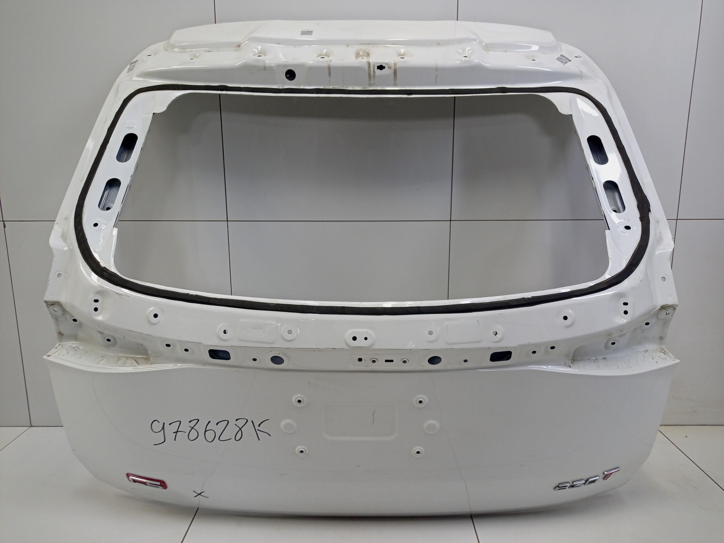 Крышка багажника Omoda C5 без датчика защемления