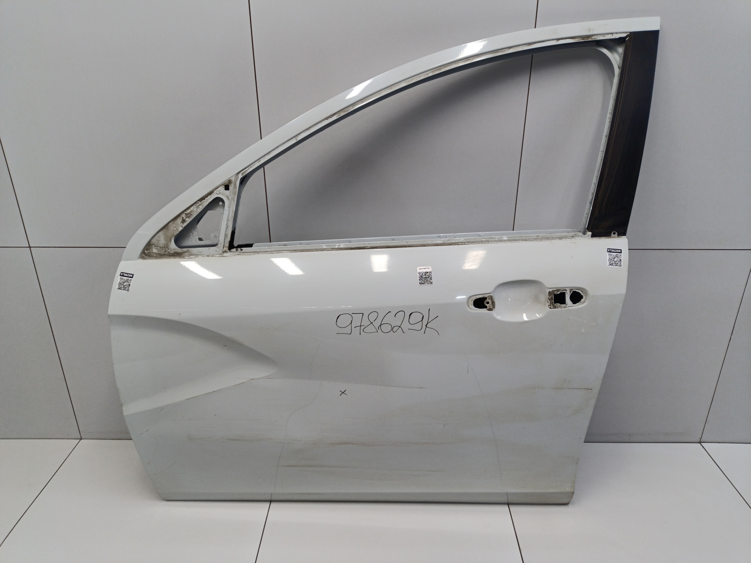 Дверь передняя левая Lada Vesta