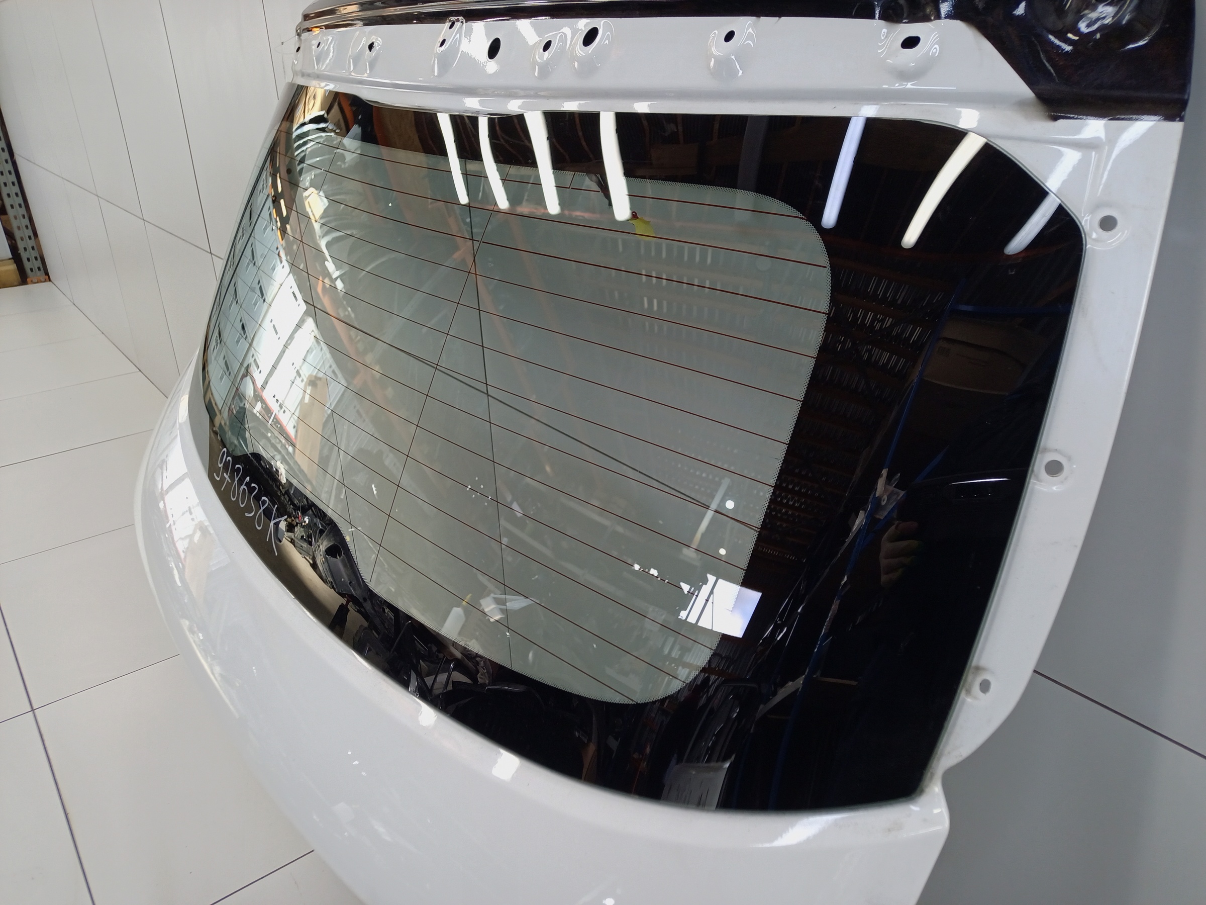 Стекло крышки багажника Geely Coolray Restail