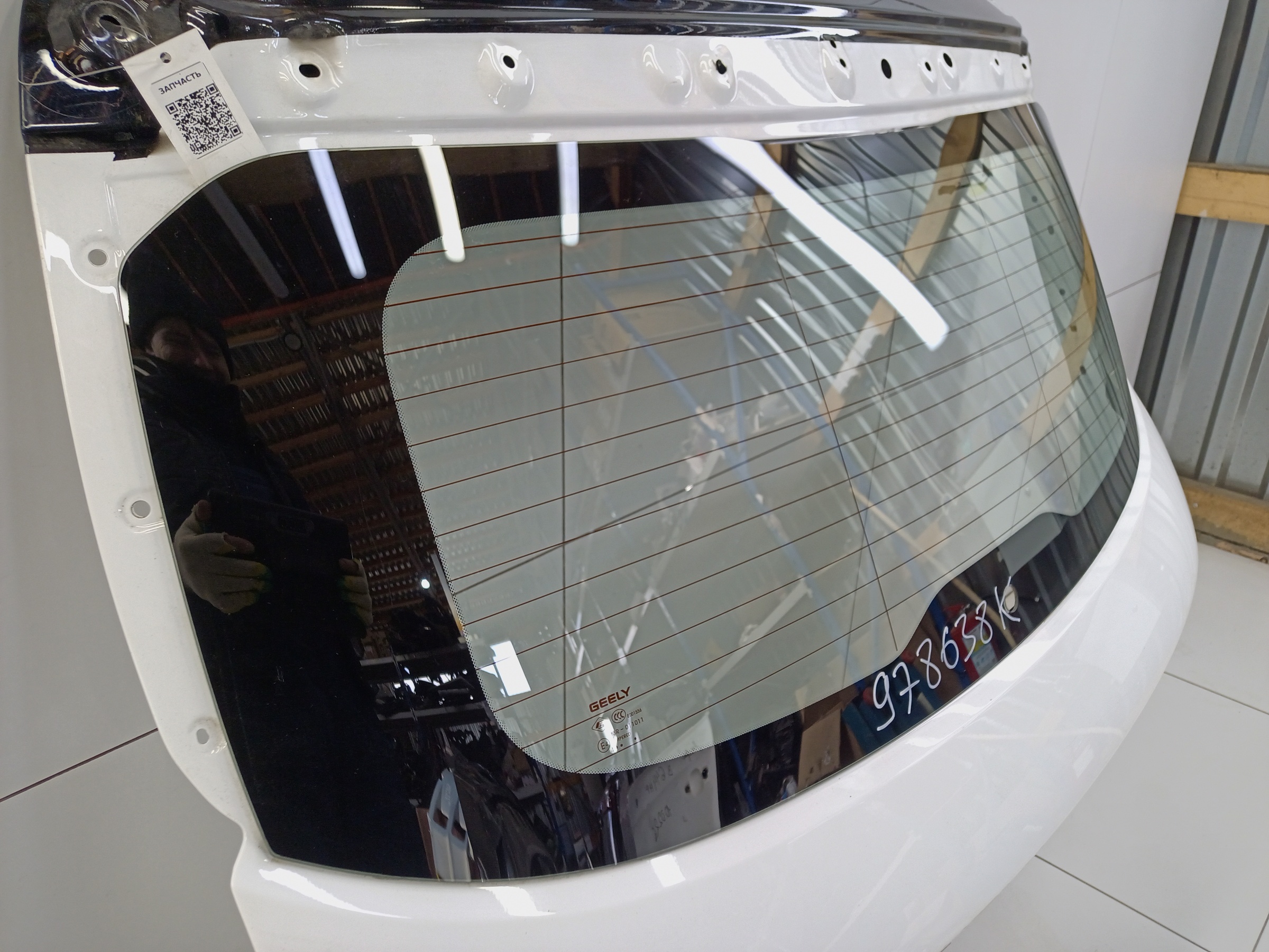 Стекло крышки багажника Geely Coolray Restail