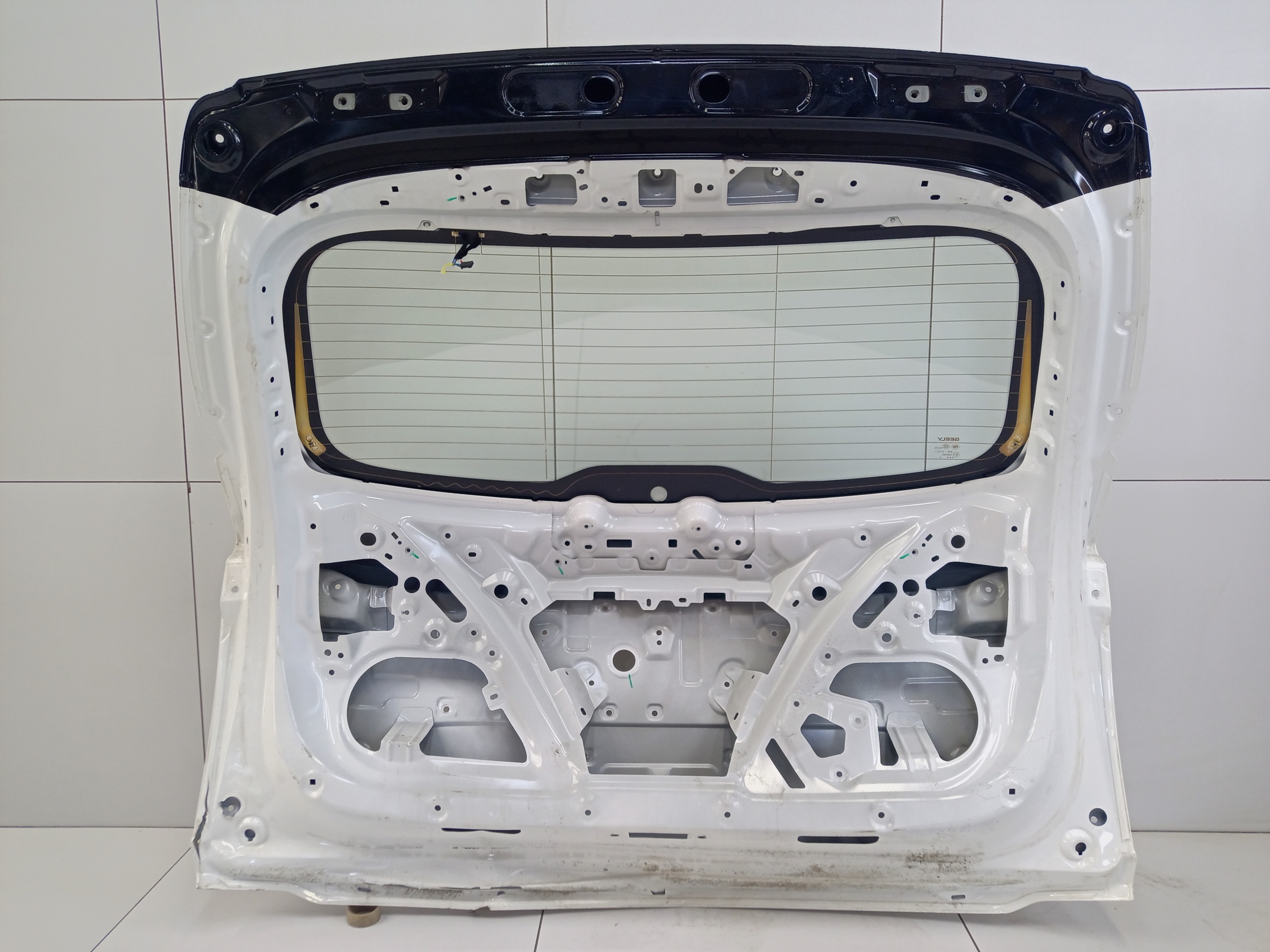 Стекло крышки багажника Geely Coolray Restail