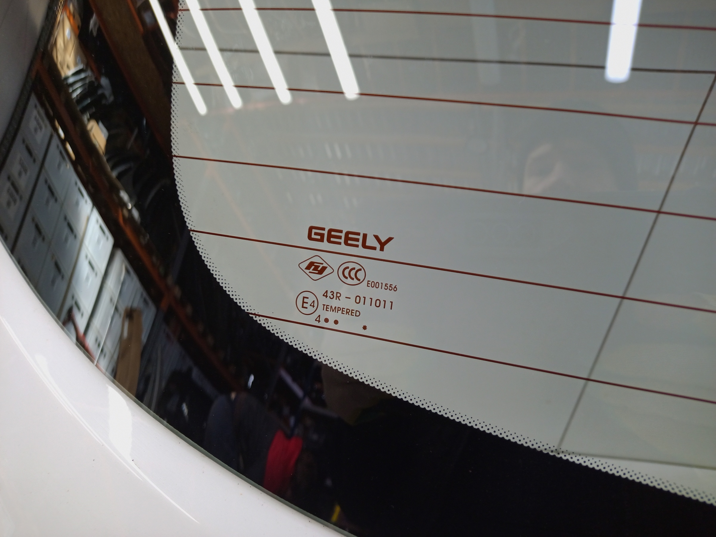 Стекло крышки багажника Geely Coolray Restail