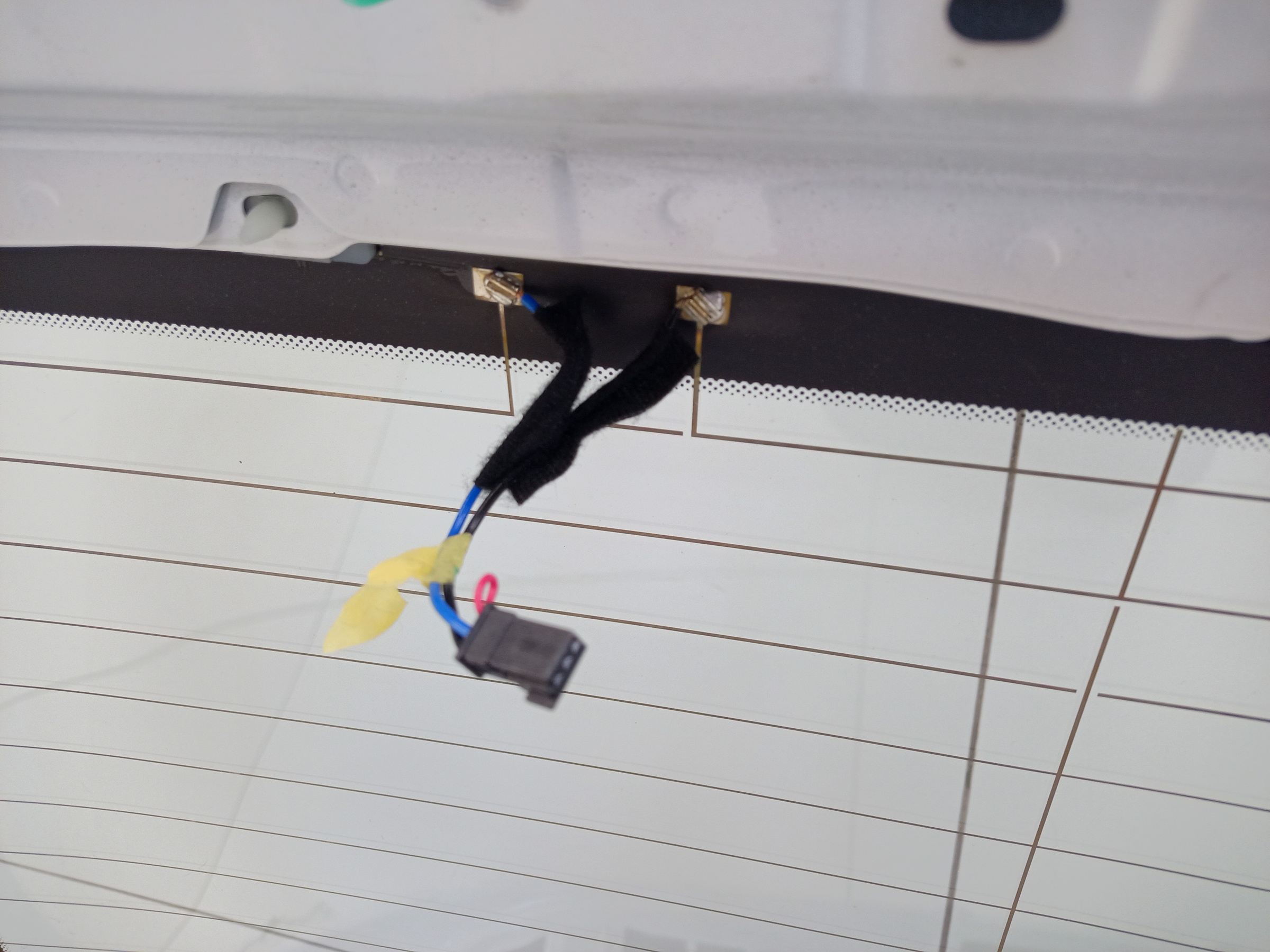 Стекло крышки багажника Geely Coolray Restail