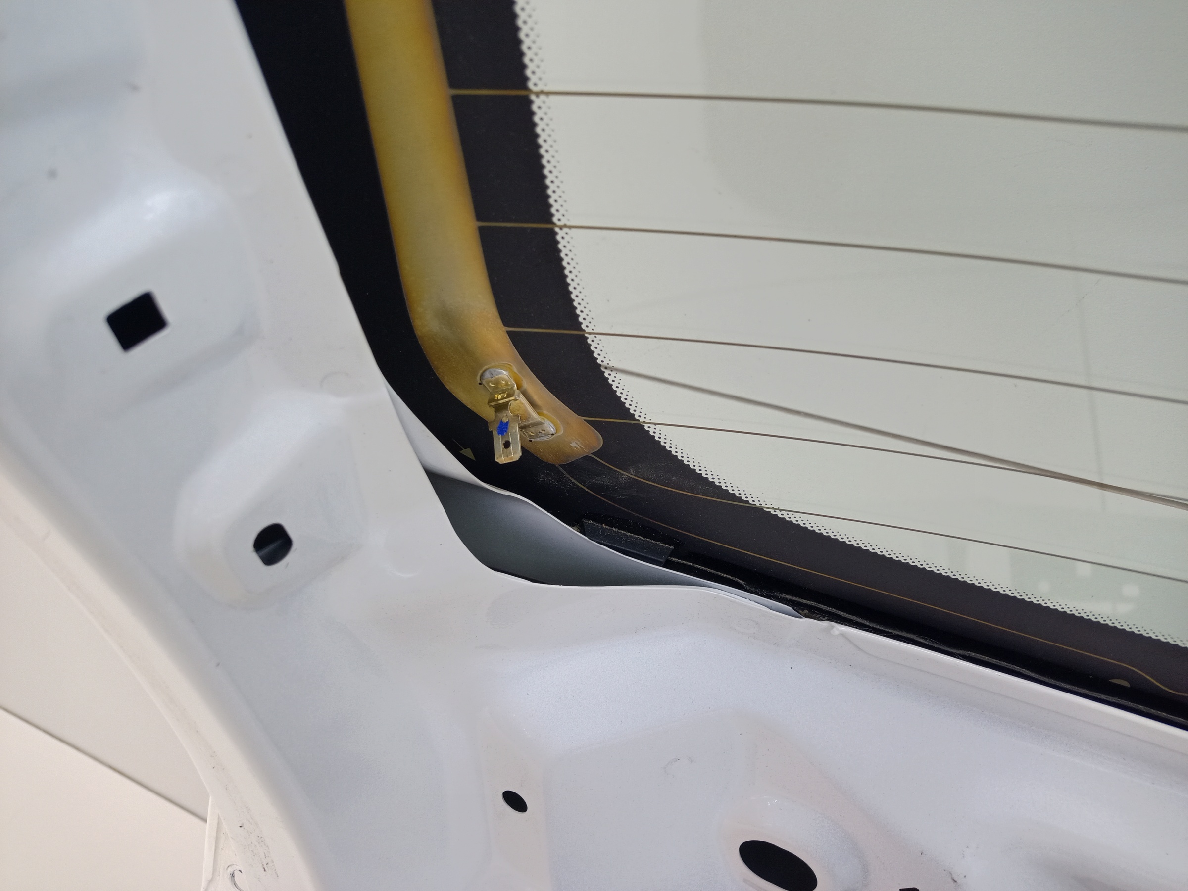 Стекло крышки багажника Geely Coolray Restail