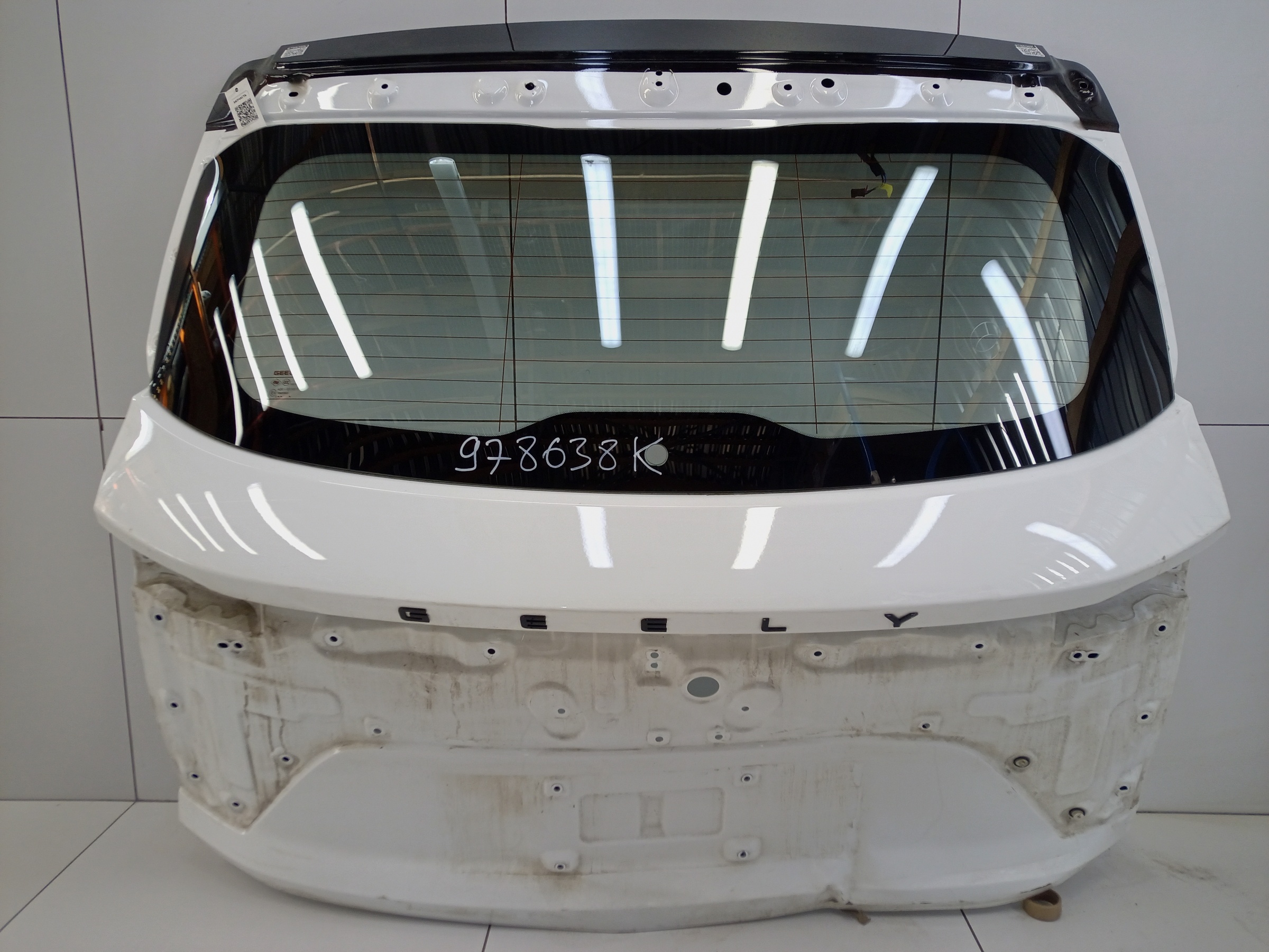 Стекло крышки багажника Geely Coolray Restail