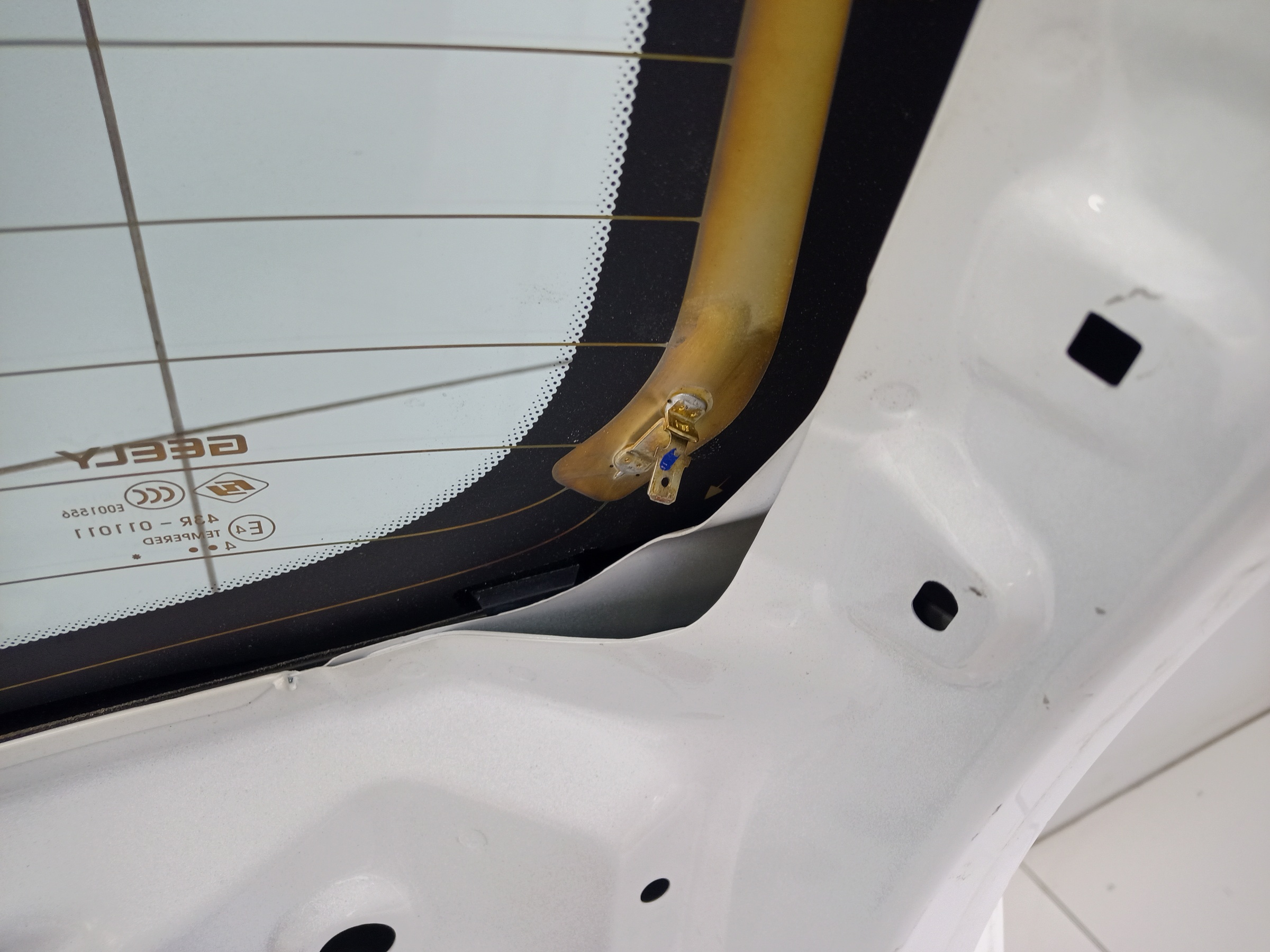 Стекло крышки багажника Geely Coolray Restail