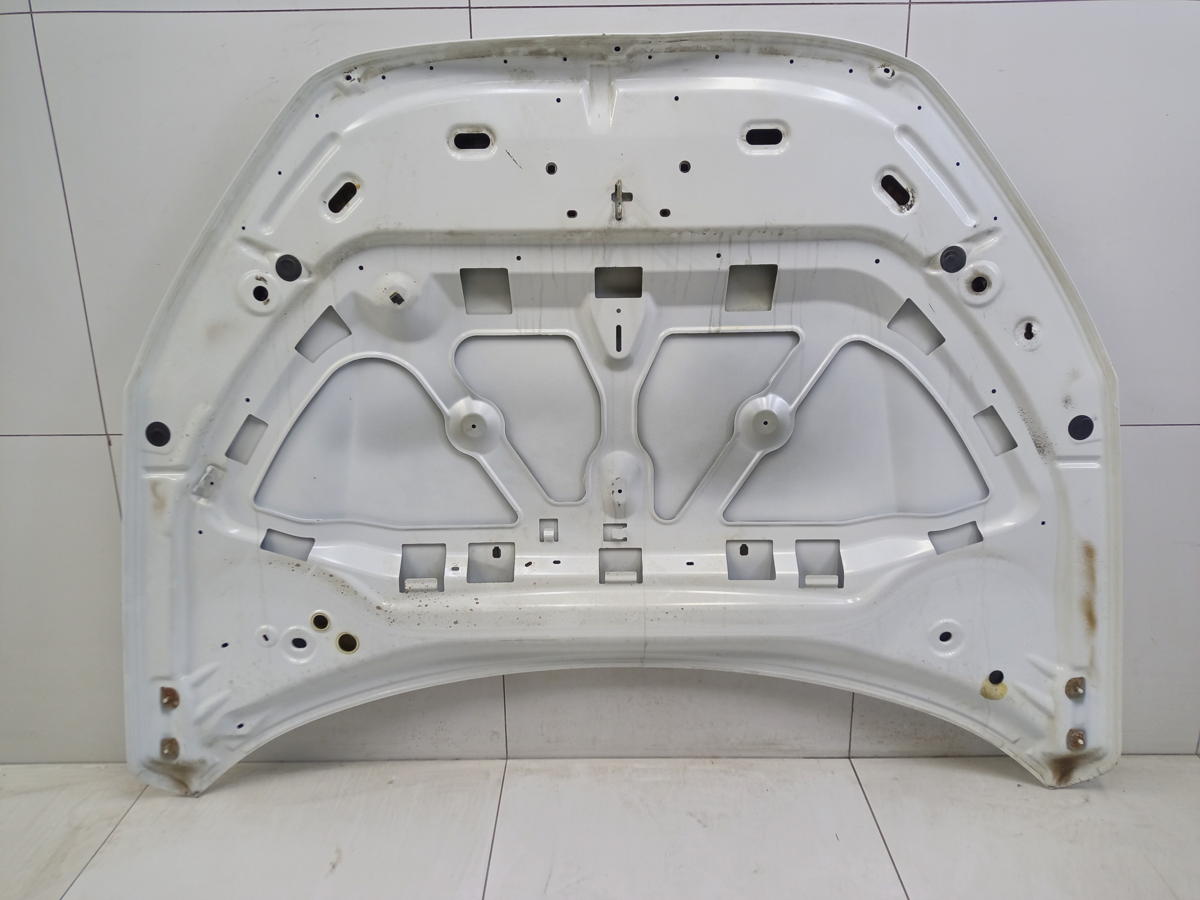 Капот Lada Vesta