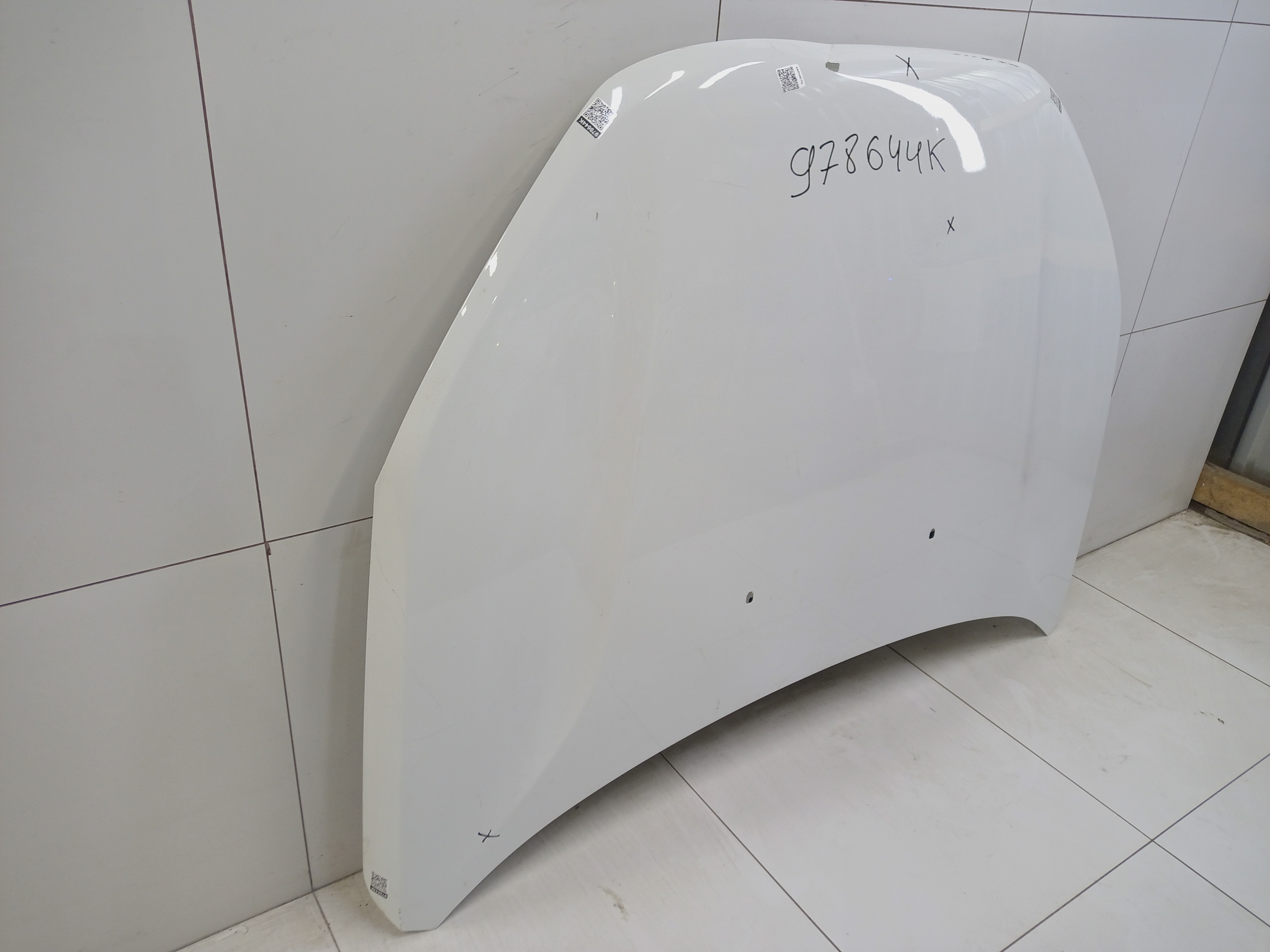 Капот Lada Vesta