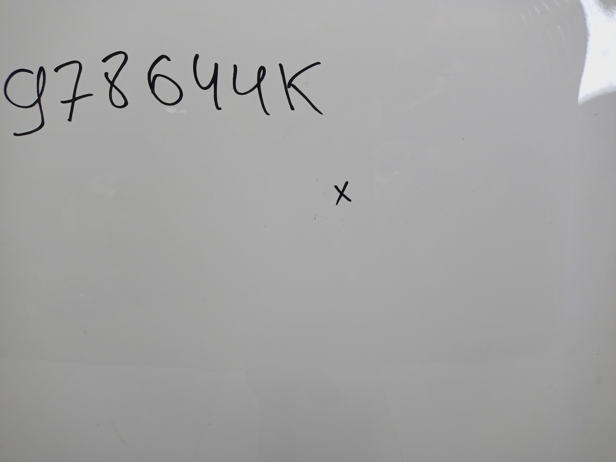 Капот Lada Vesta