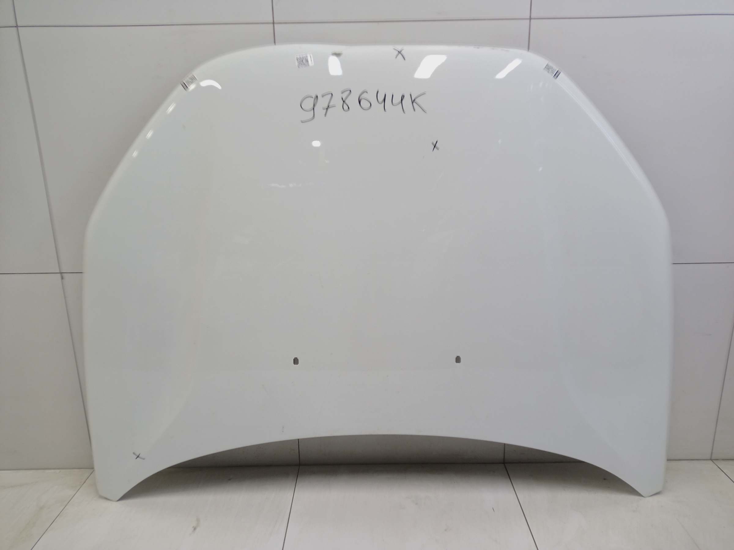 Капот Lada Vesta