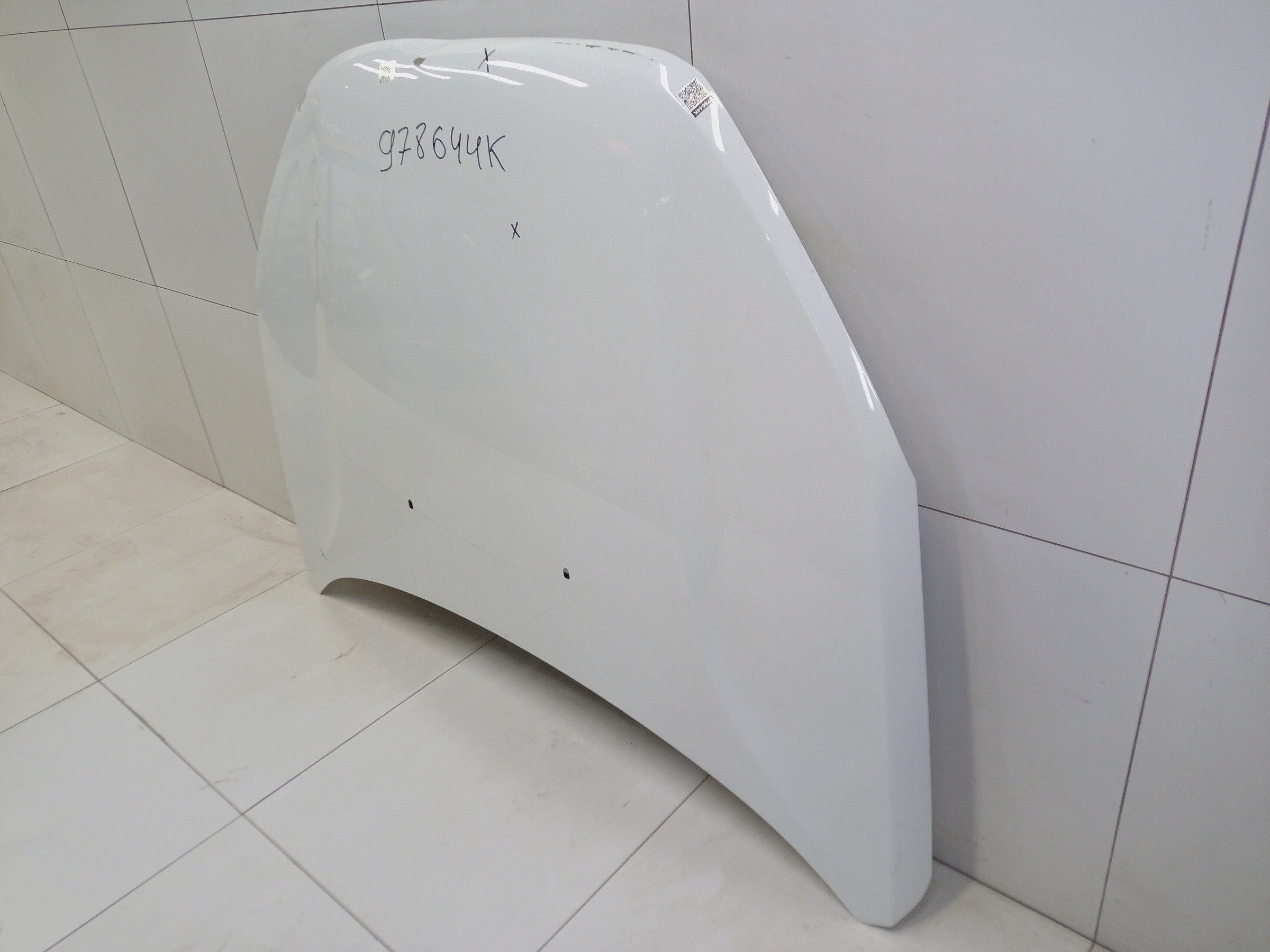 Капот Lada Vesta