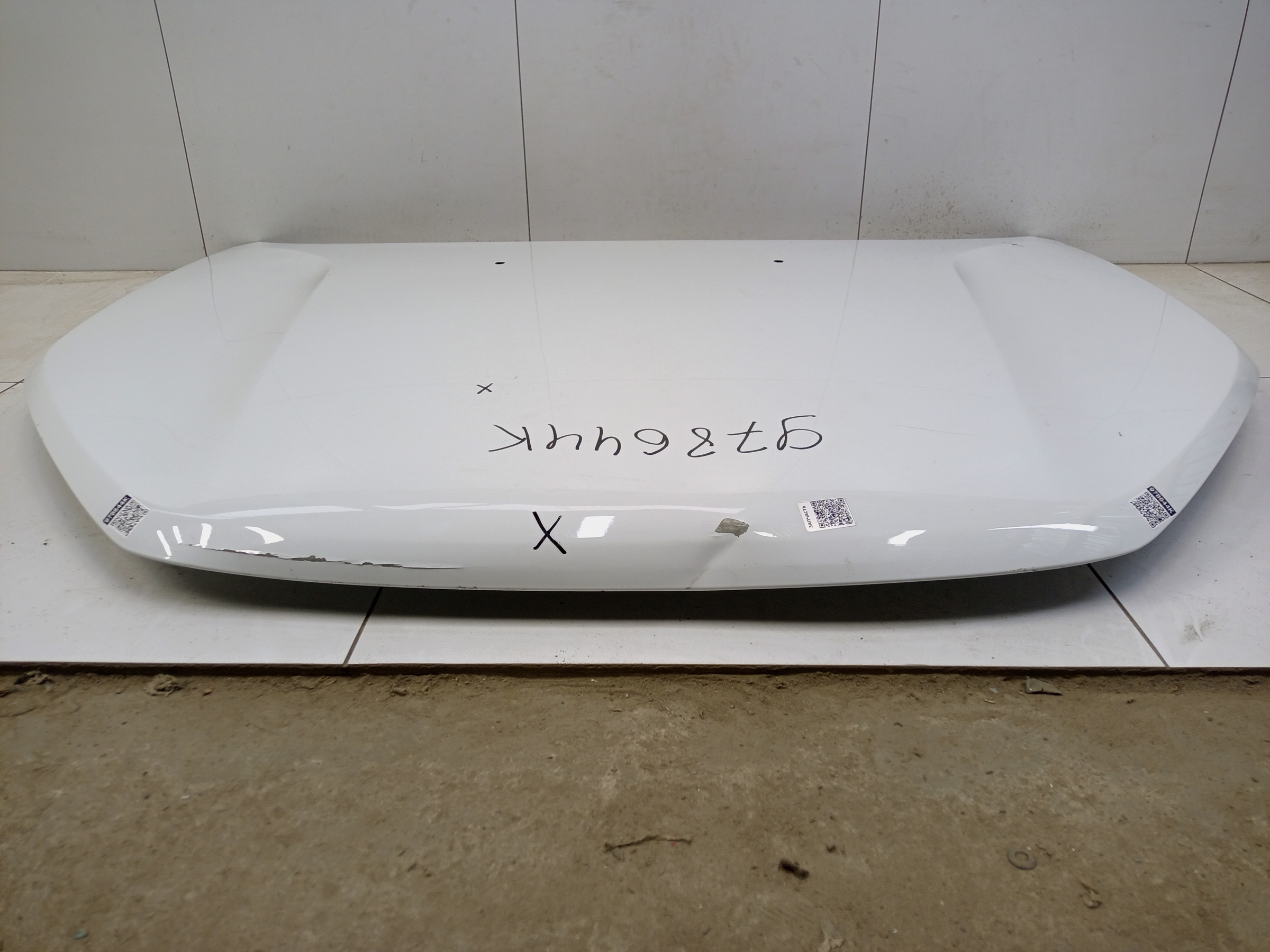 Капот Lada Vesta