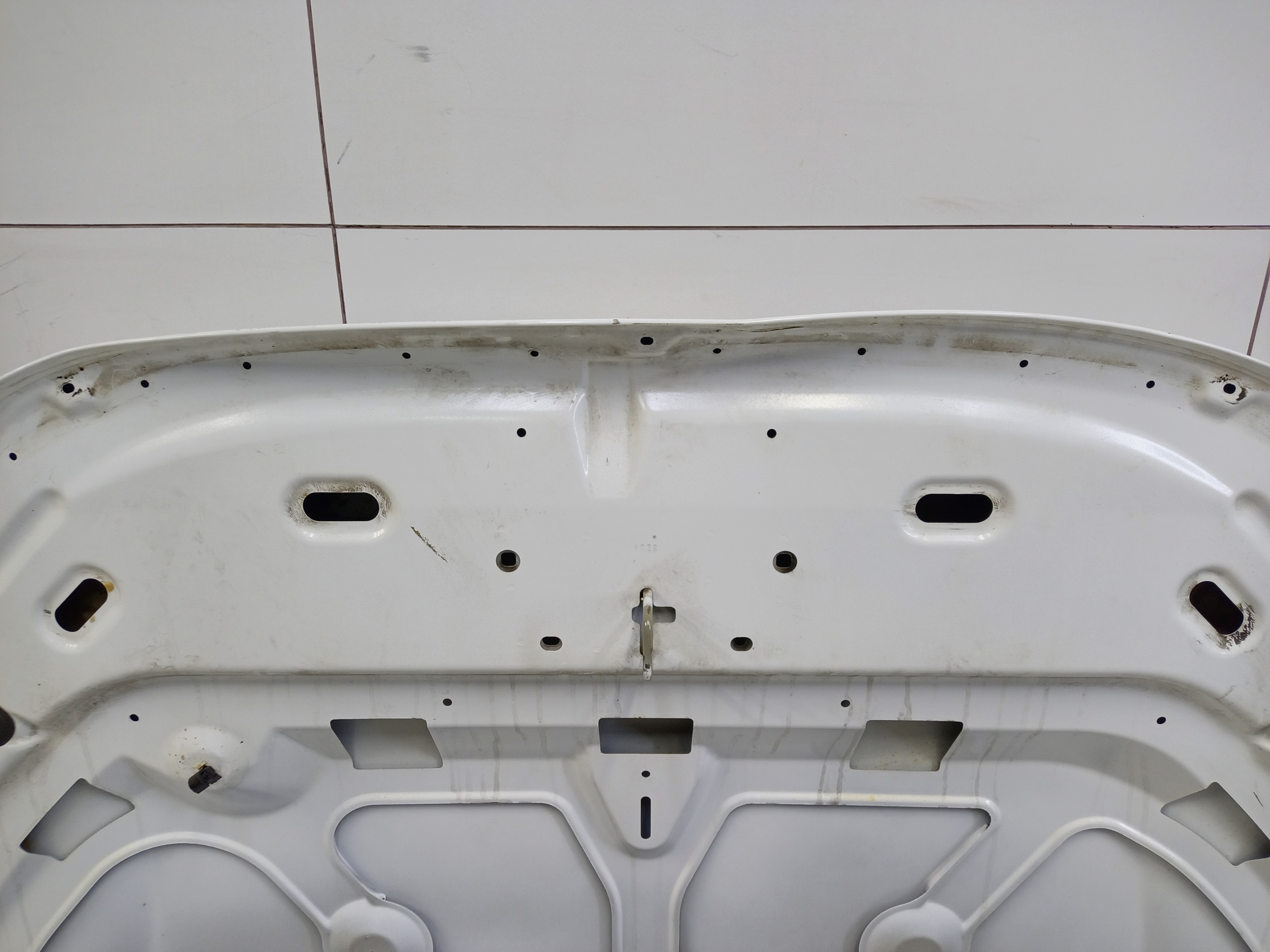 Капот Lada Vesta