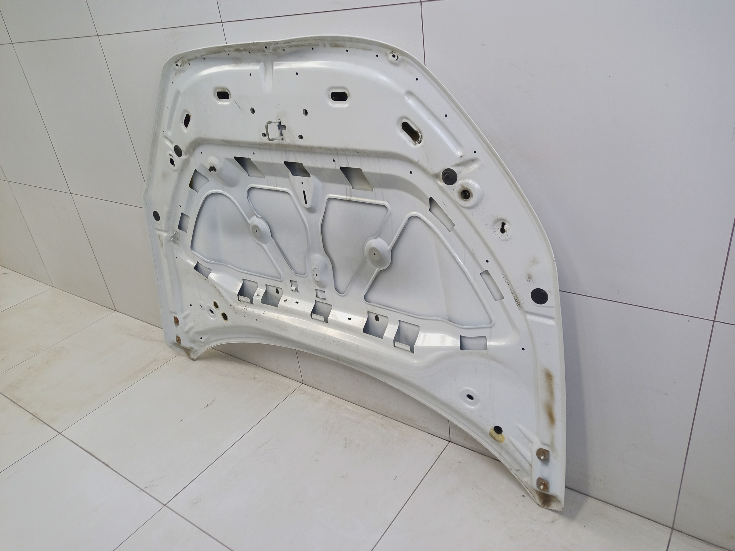 Капот Lada Vesta