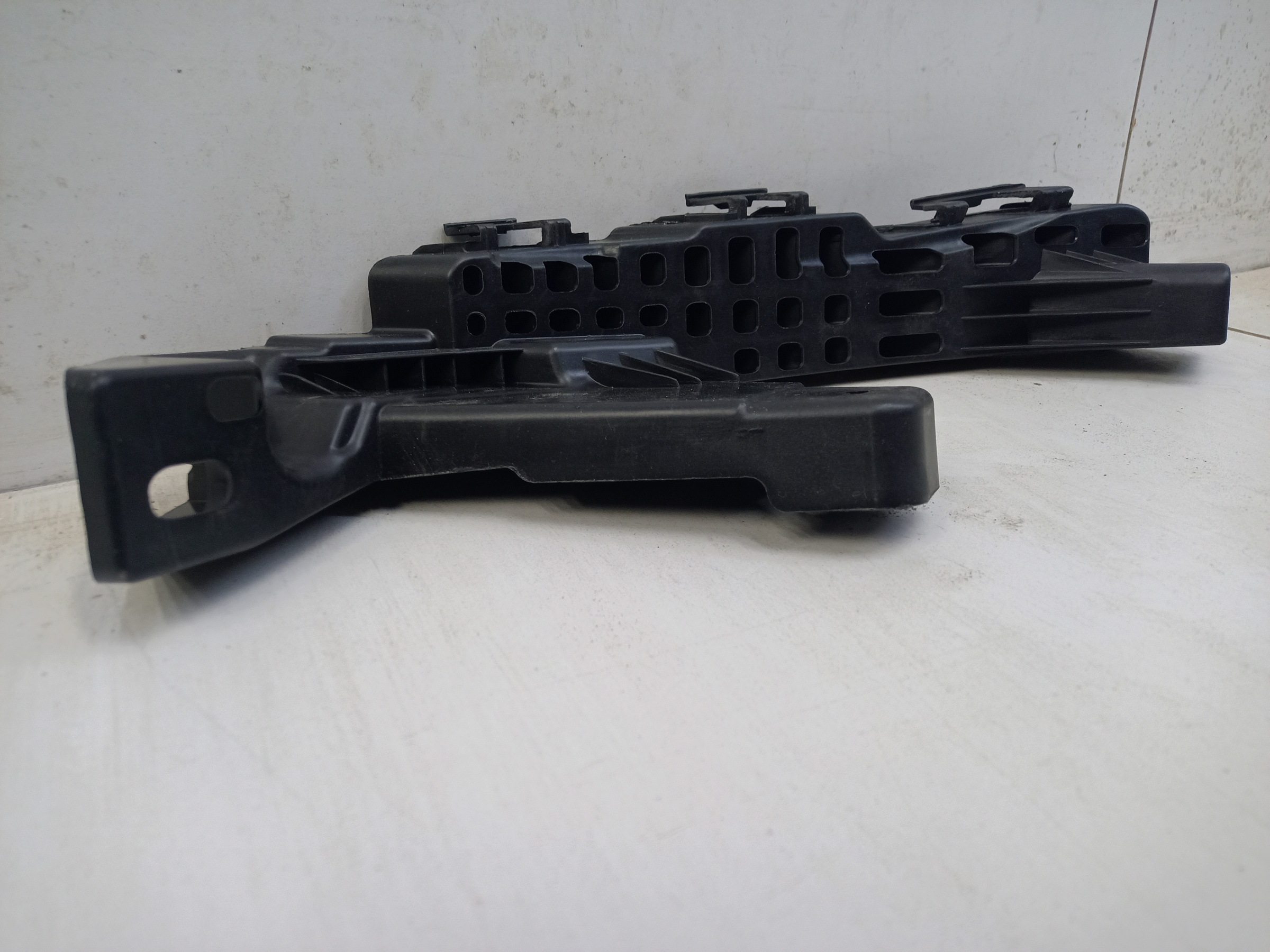 Кронштейн фары передней правой Haval M6 2