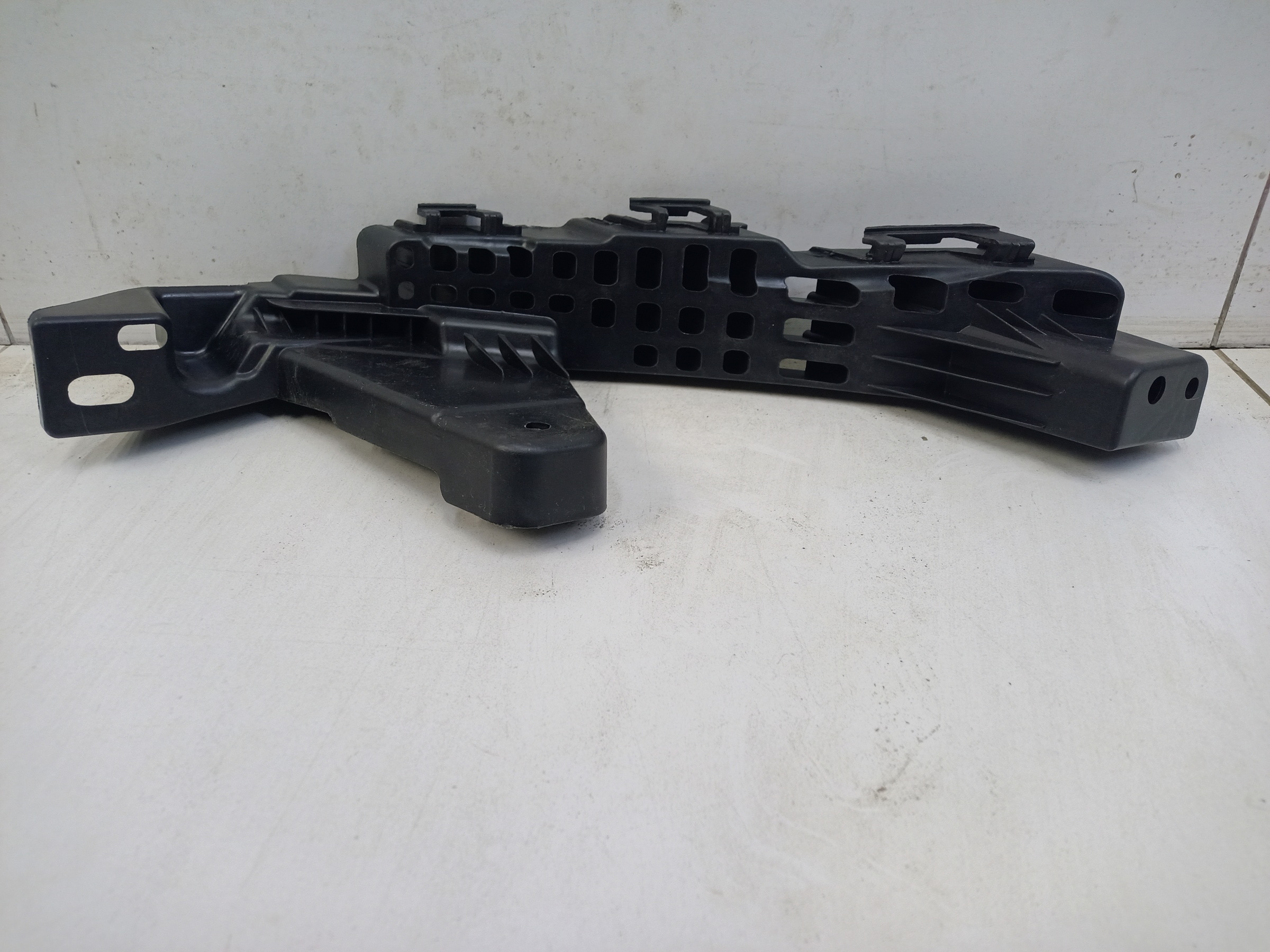 Кронштейн фары передней правой Haval M6 2