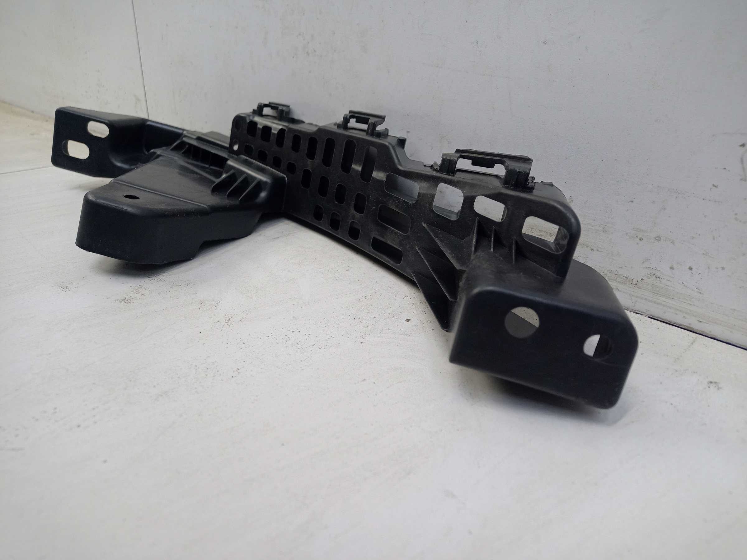 Кронштейн фары передней правой Haval M6 2