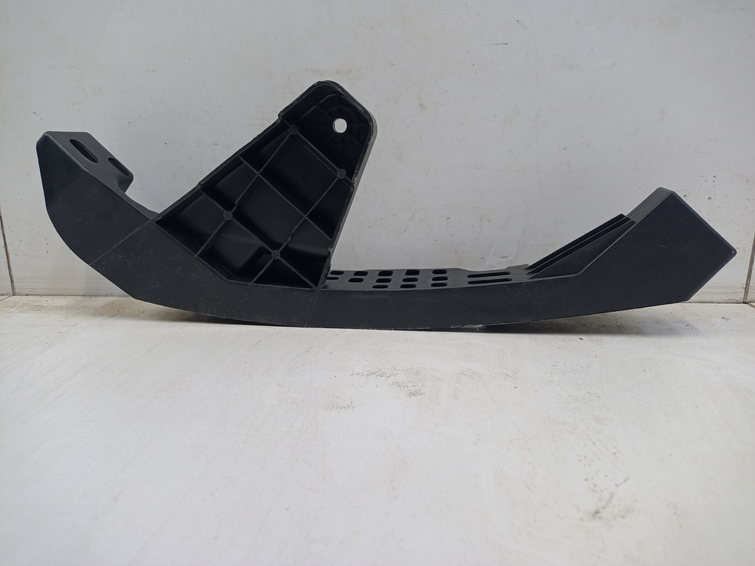 Кронштейн фары передней правой Haval M6 2