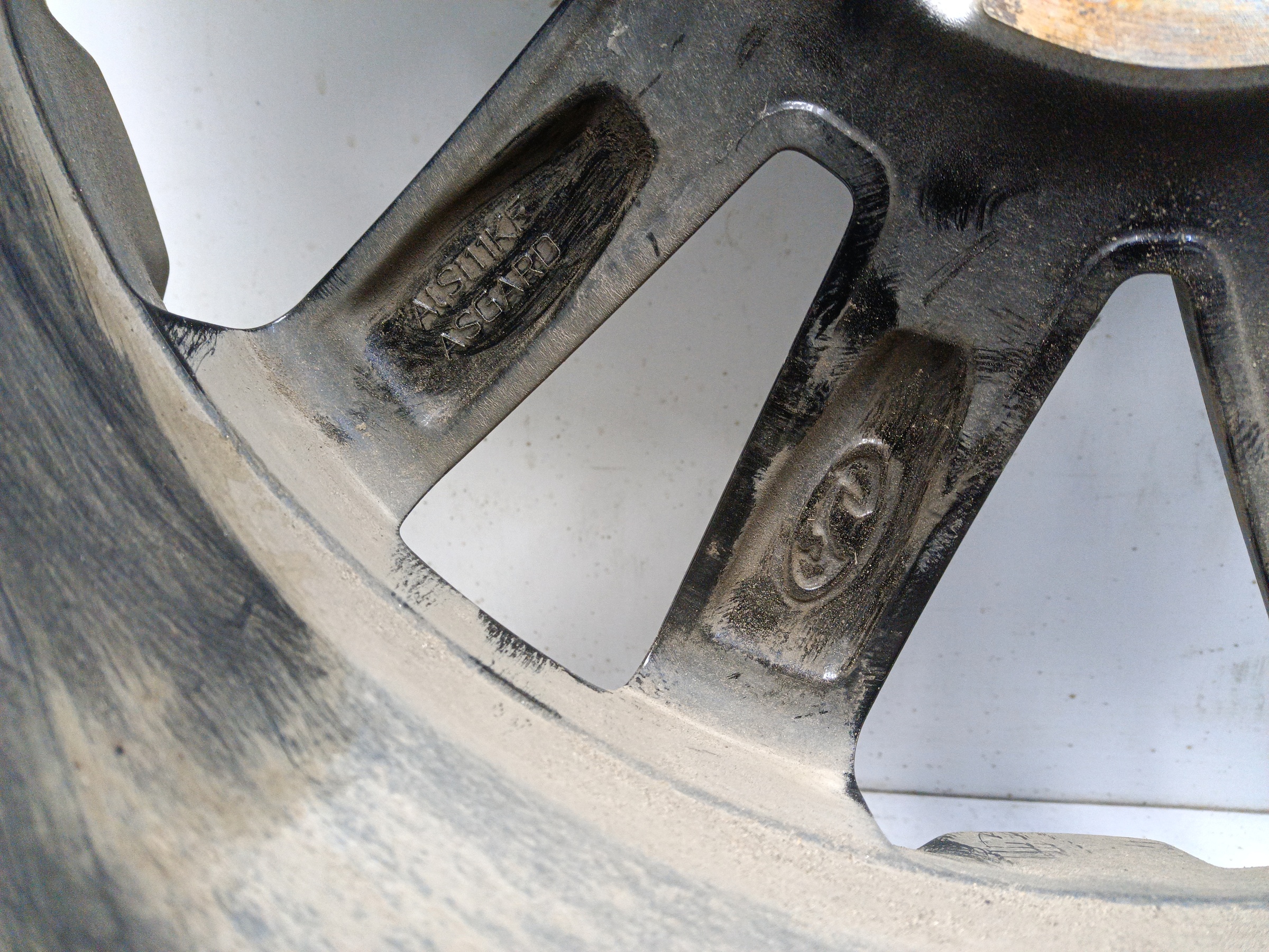 Диск колеса литой Lada Vesta Cross R17