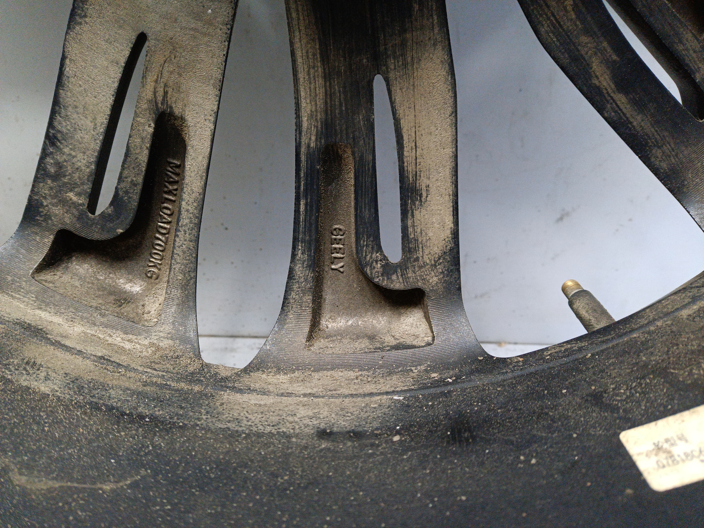 Диск колеса литой Geely Tugella R20 серый