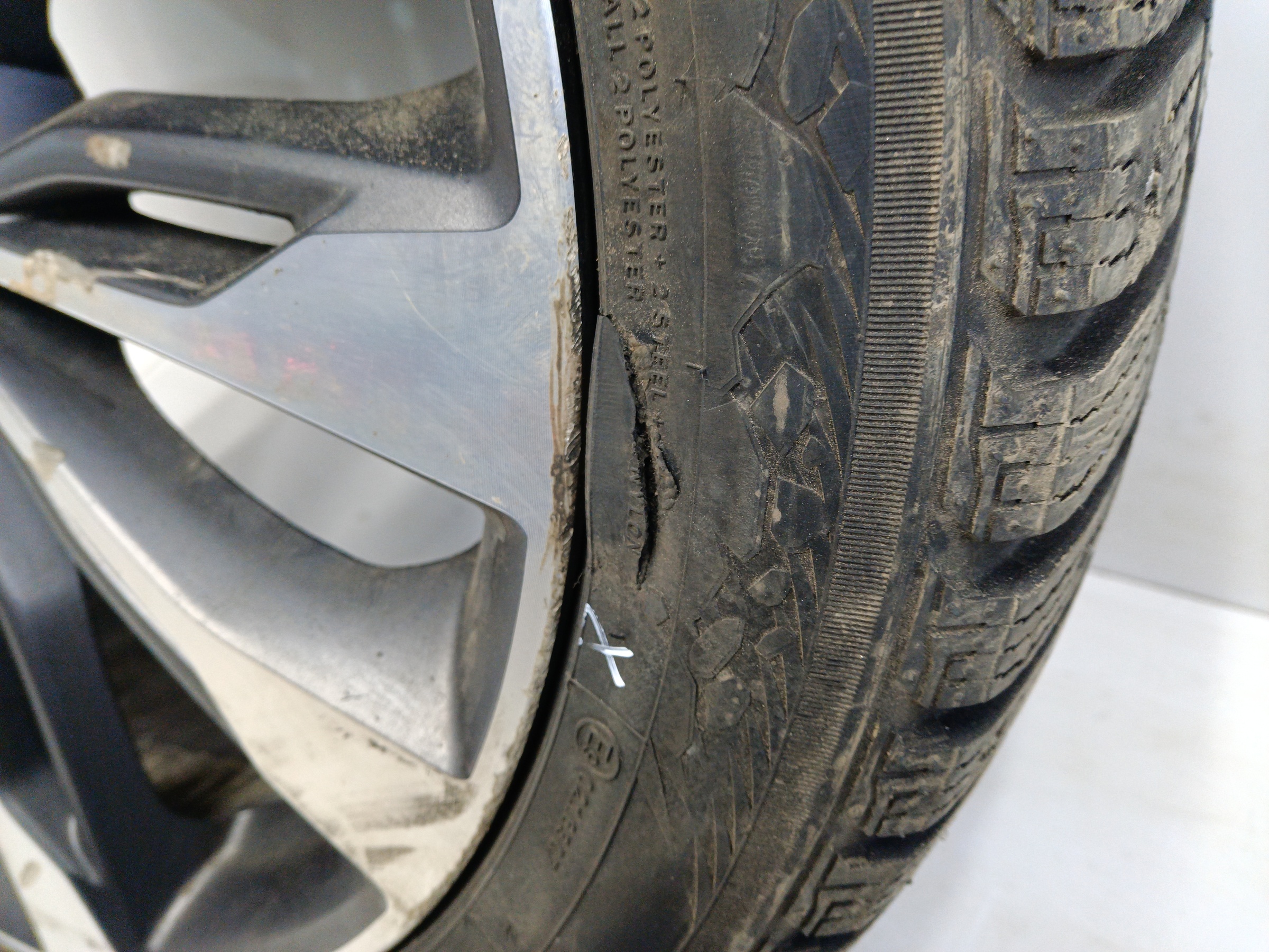 Диск колеса литой Geely Tugella R20 серый