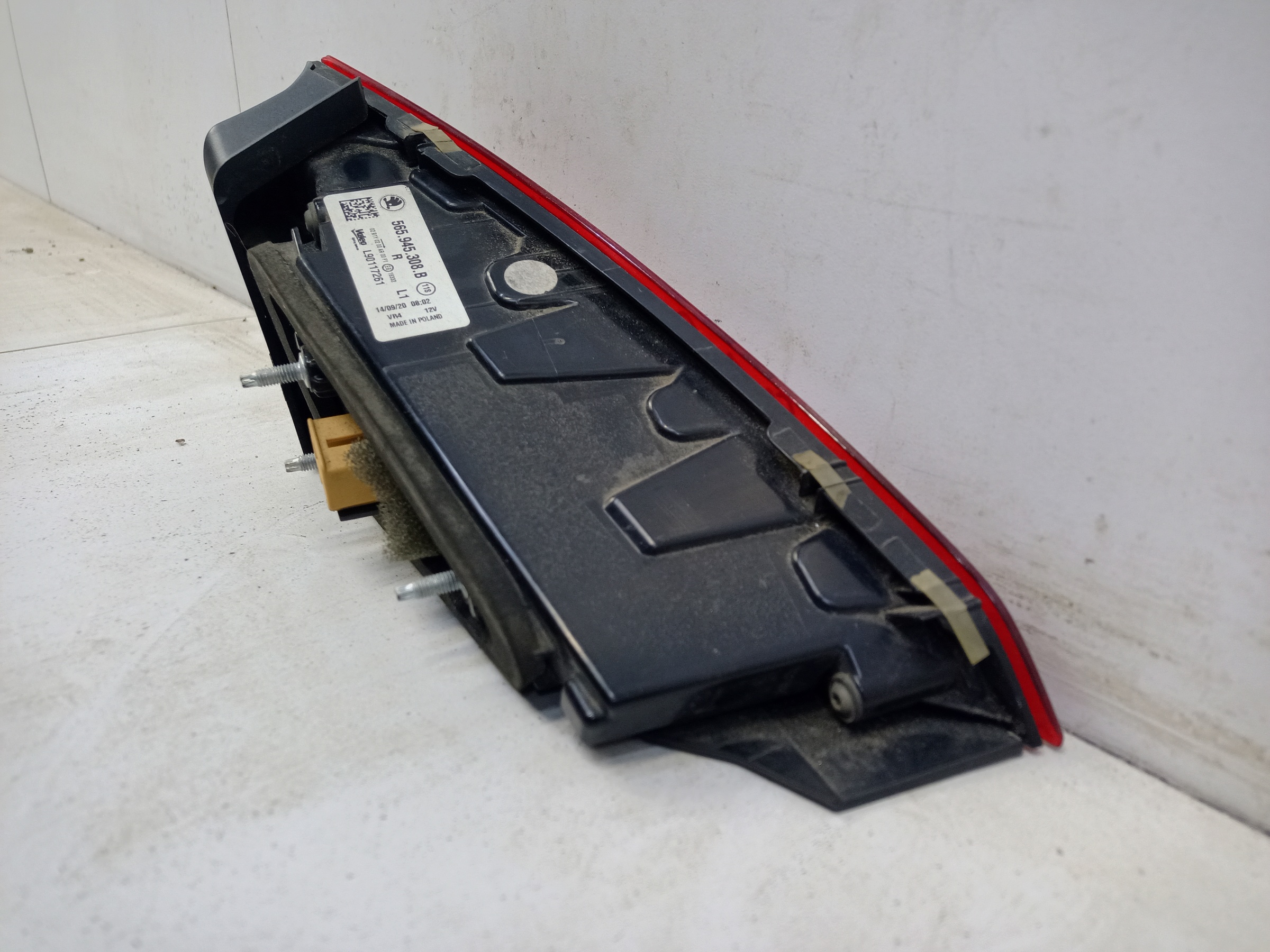 Фонарь задний правый внутренний Skoda Kodiaq LED