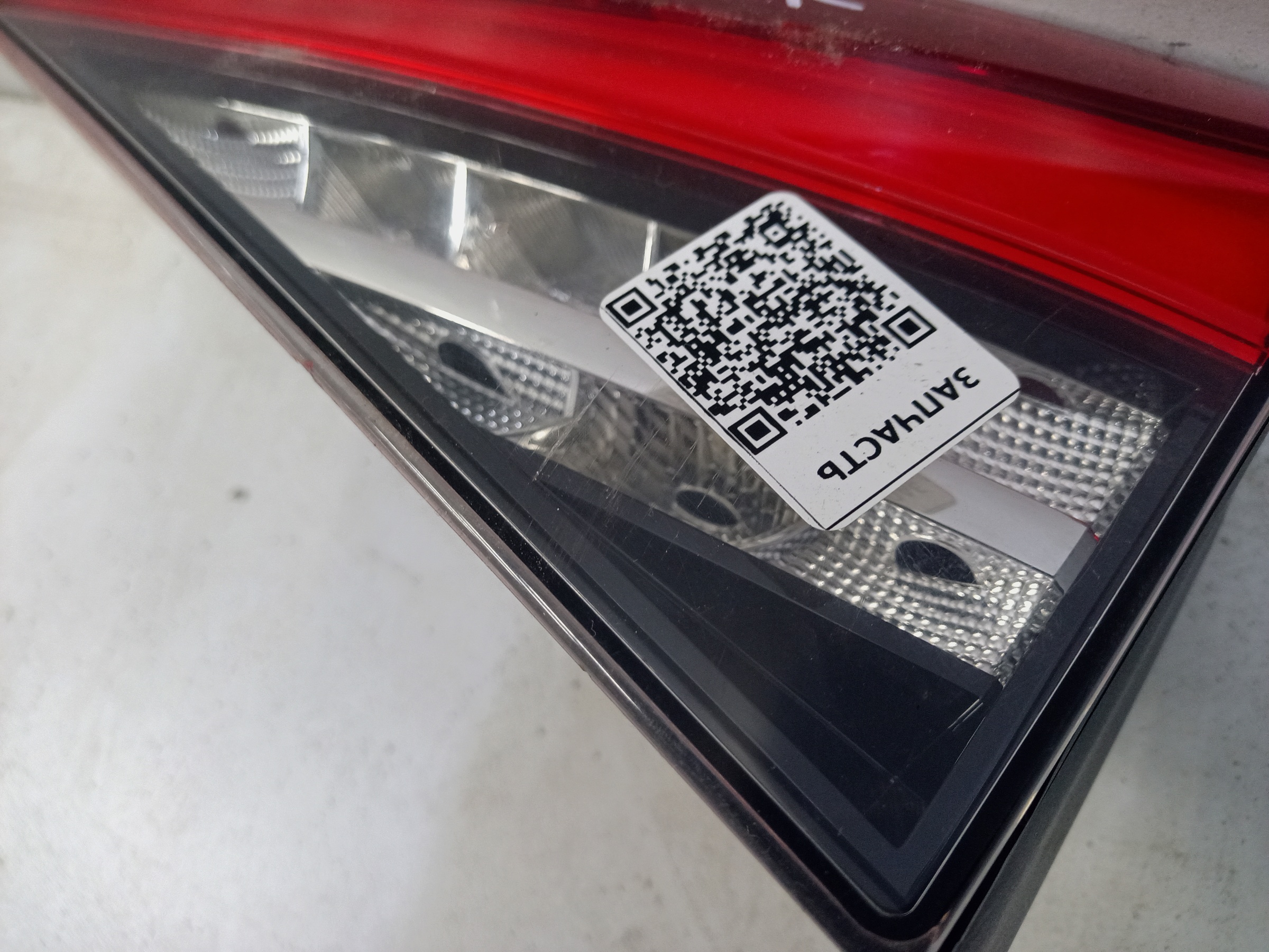 Фонарь задний правый внутренний Skoda Kodiaq LED