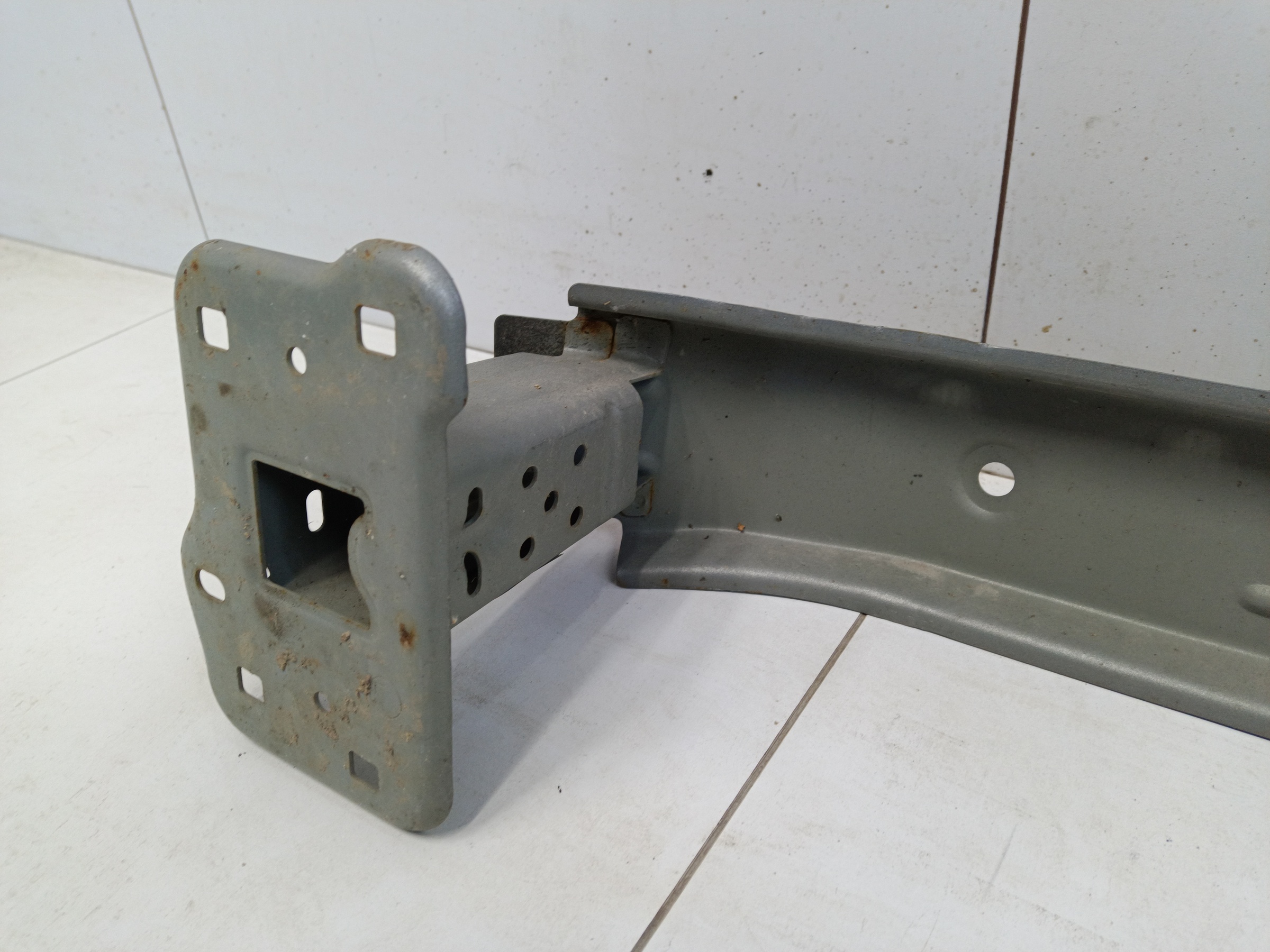 Усилитель переднего бампера Haval F7